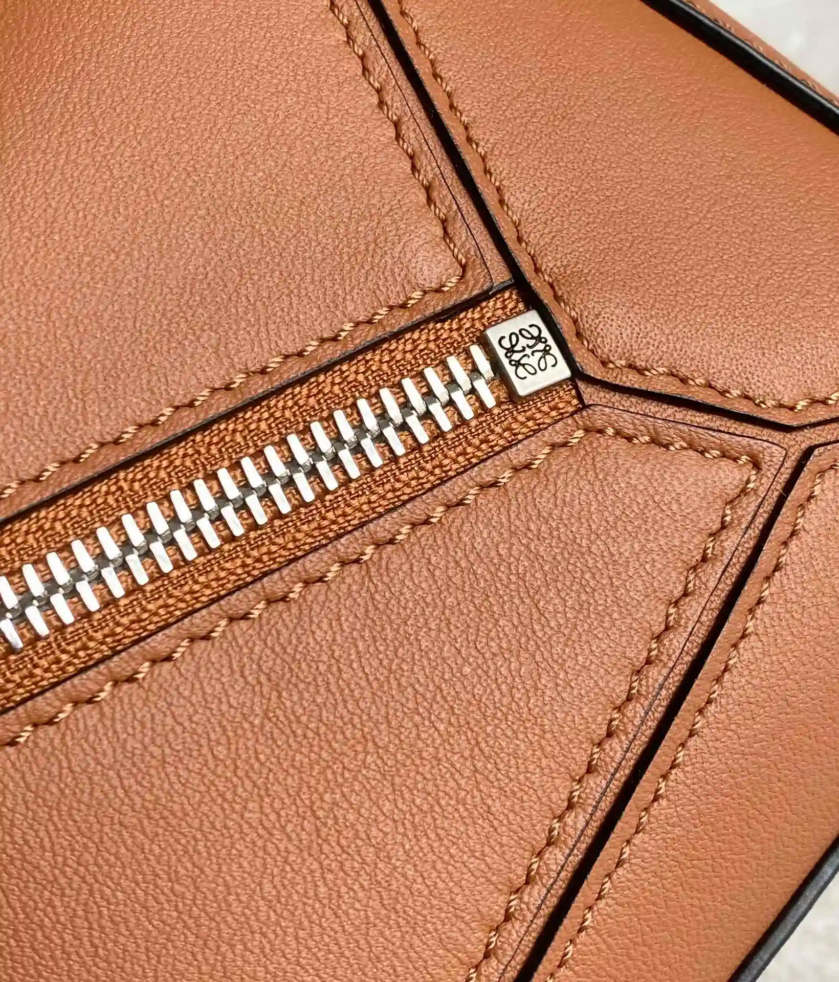 LOEWE-SMALL-PUZZLE-BUMBAG-IN-CLASSIC-CALFSKIN-TAN-B510P35X09-2530_07 LOEWE SMALL PUZZLE BUMBAG IN CLASSIC CALFSKIN TAN B510P35X09 2530 07