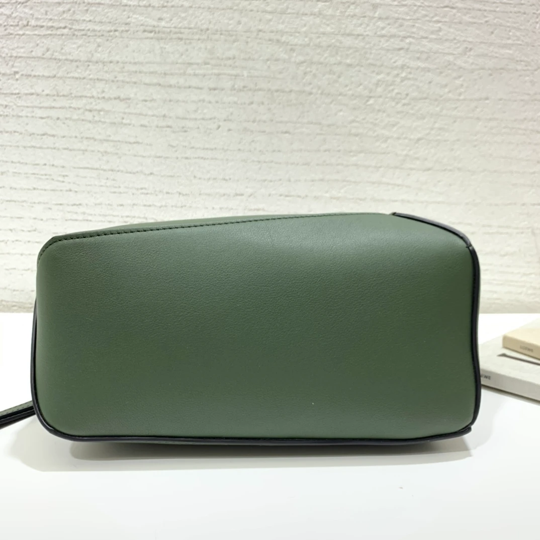 LOEWE-SMALL-PUZZLE-EDGE-BAG-IN-NAPPA-CALFSKIN-A510P60X01-4429_4 LOEWE SMALL PUZZLE EDGE BAG IN NAPPA CALFSKIN A510P60X01 4429 4