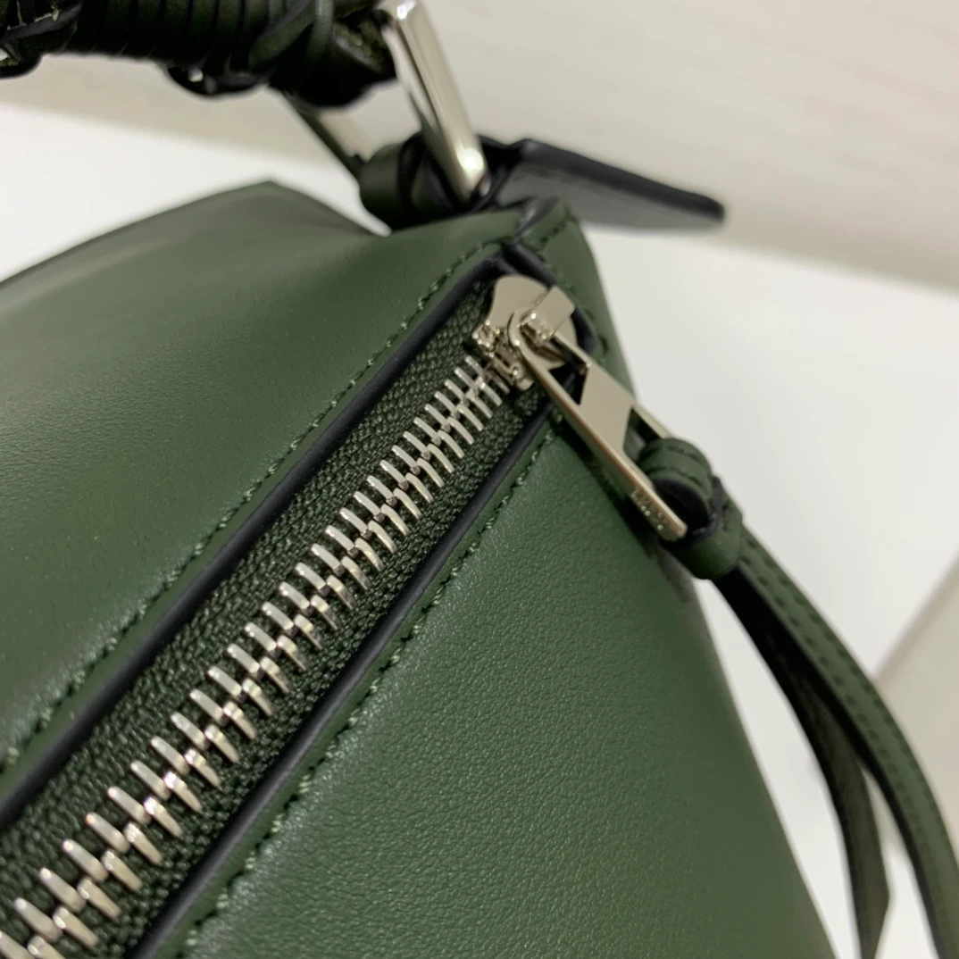 LOEWE-SMALL-PUZZLE-EDGE-BAG-IN-NAPPA-CALFSKIN-A510P60X01-4429_7 LOEWE SMALL PUZZLE EDGE BAG IN NAPPA CALFSKIN A510P60X01 4429 7