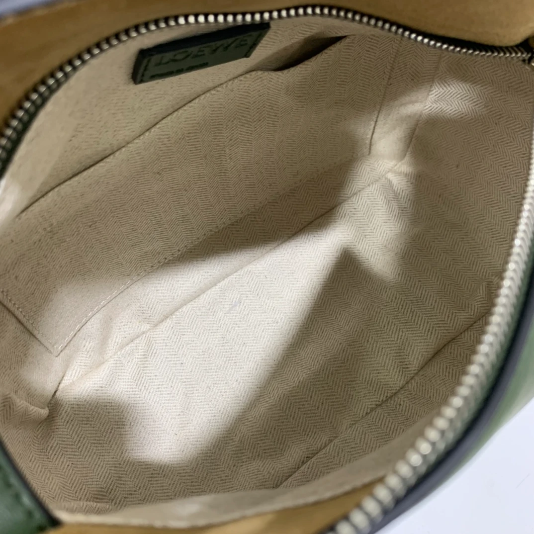 LOEWE-SMALL-PUZZLE-EDGE-BAG-IN-NAPPA-CALFSKIN-A510P60X01-4429_8 LOEWE SMALL PUZZLE EDGE BAG IN NAPPA CALFSKIN A510P60X01 4429 8