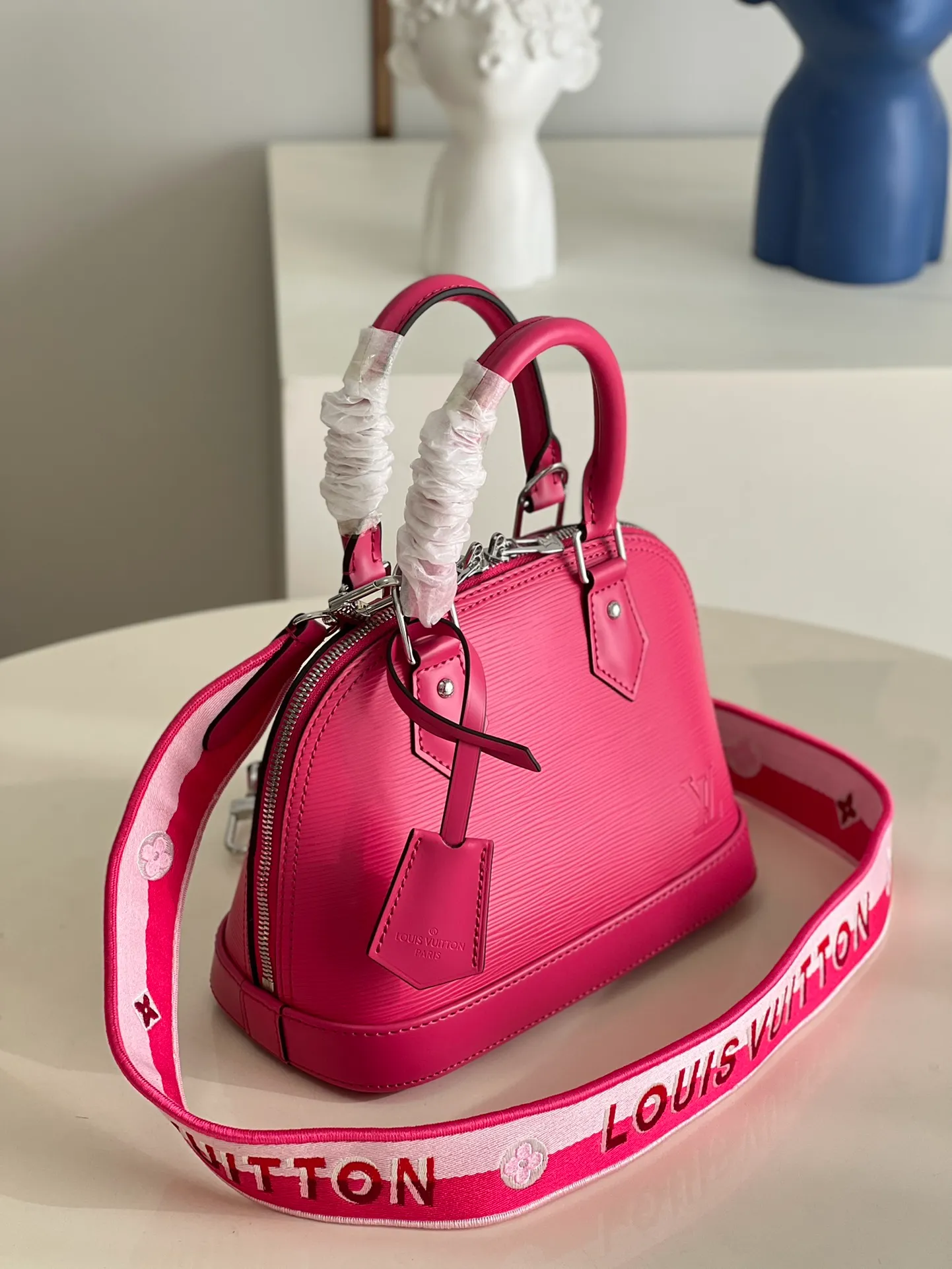 LOUIS VUITTON ALMA BB HANDBAG EPI GRAINED COWHIDE LEATHER DRAGON FRUIT PINK M59346_3 LOUIS VUITTON ALMA BB HANDBAG EPI GRAINED COWHIDE LEATHER DRAGON FRUIT PINK M59346 3