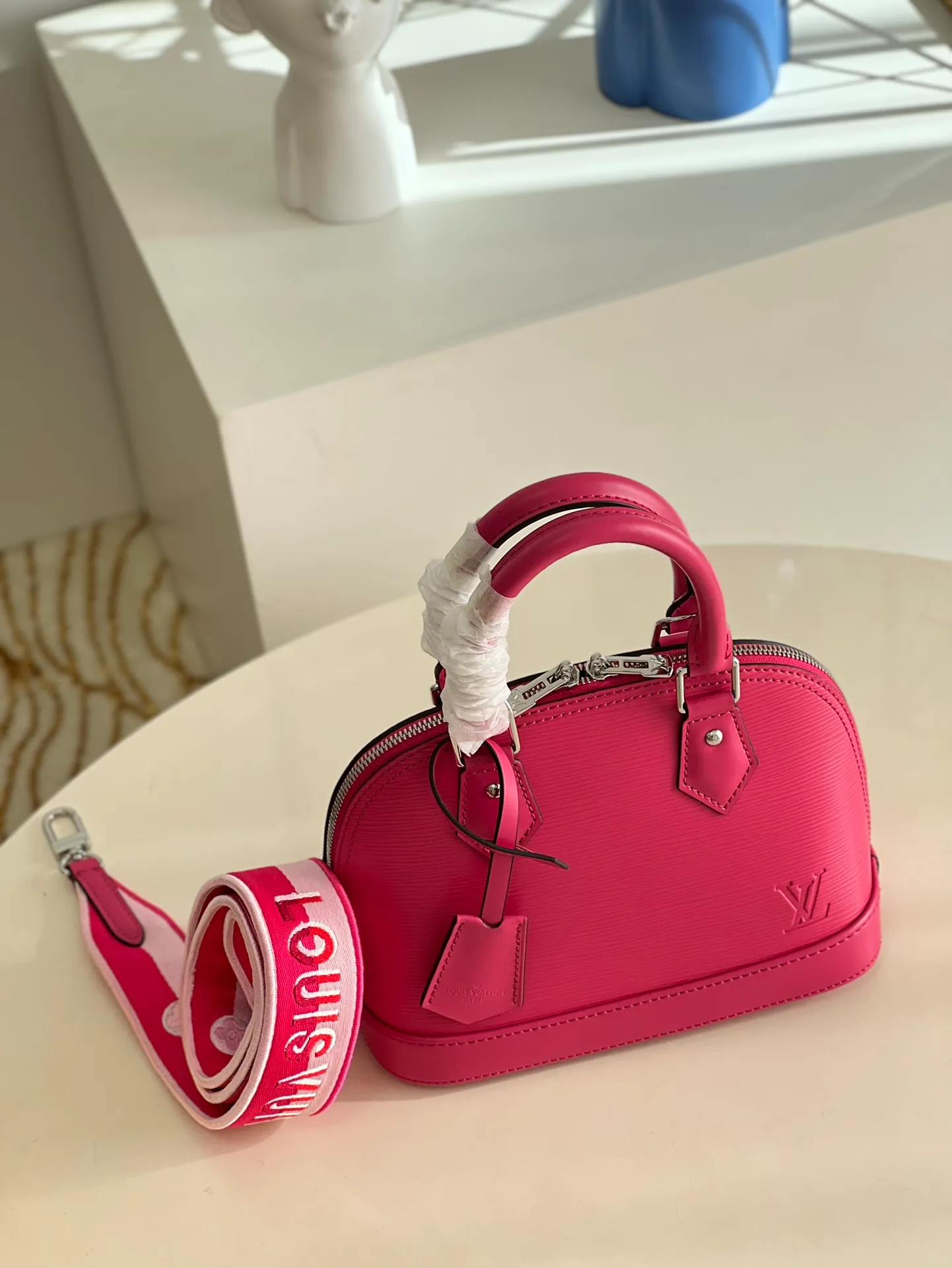LOUIS VUITTON ALMA BB HANDBAG EPI GRAINED COWHIDE LEATHER DRAGON FRUIT PINK M59346_4 LOUIS VUITTON ALMA BB HANDBAG EPI GRAINED COWHIDE LEATHER DRAGON FRUIT PINK M59346 4