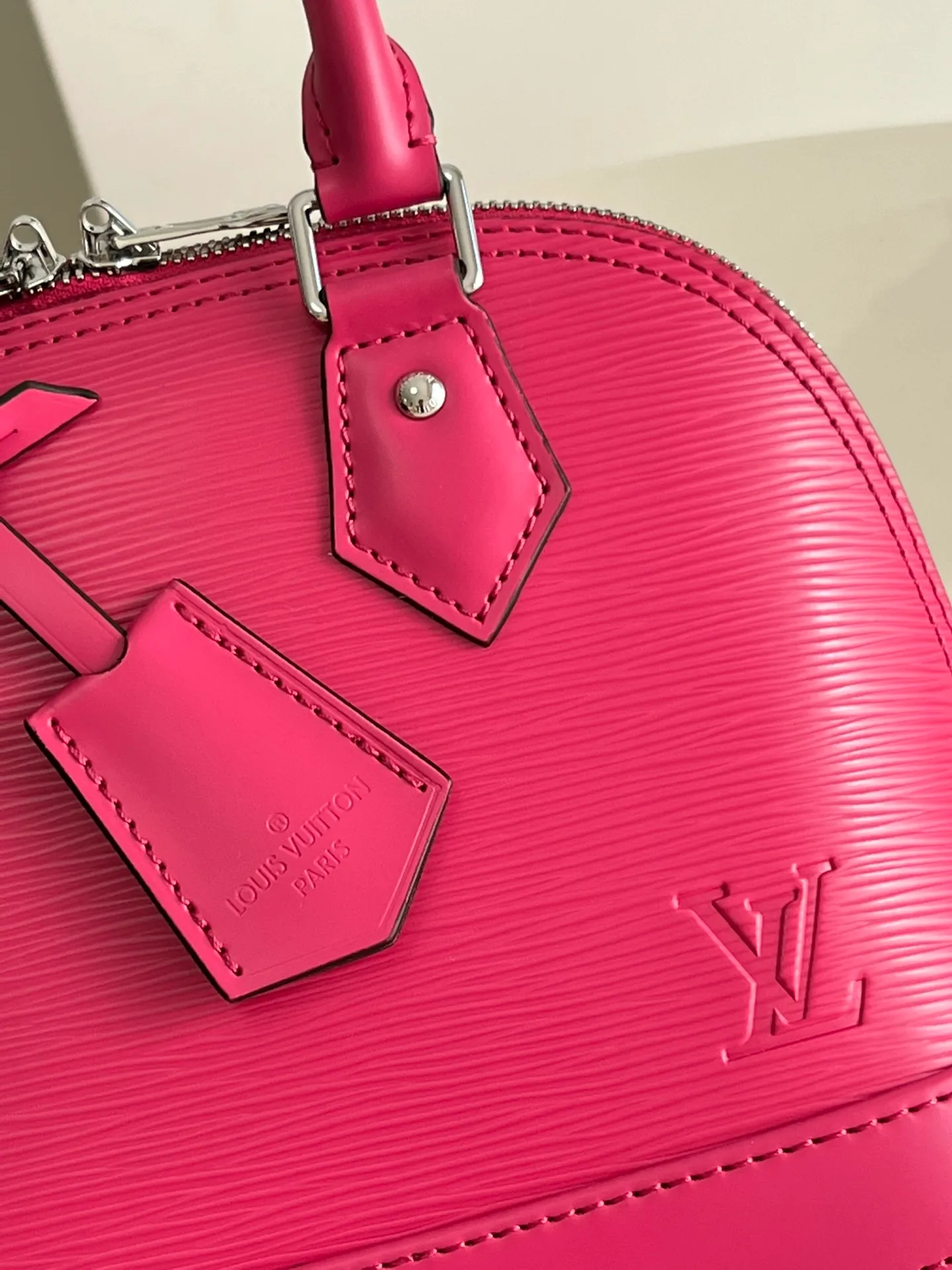 LOUIS VUITTON ALMA BB HANDBAG EPI GRAINED COWHIDE LEATHER DRAGON FRUIT PINK M59346_6 LOUIS VUITTON ALMA BB HANDBAG EPI GRAINED COWHIDE LEATHER DRAGON FRUIT PINK M59346 6