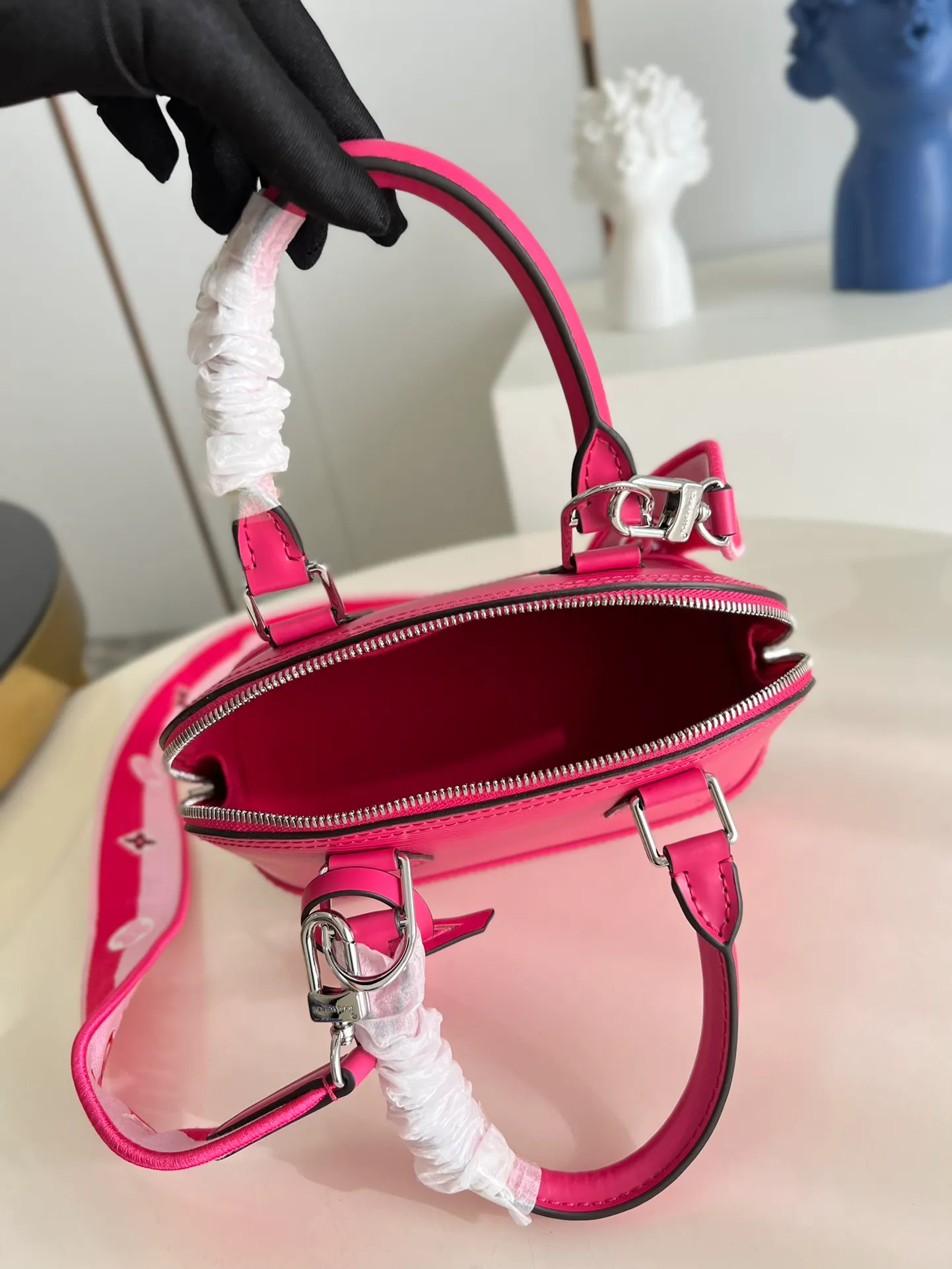 LOUIS VUITTON ALMA BB HANDBAG EPI GRAINED COWHIDE LEATHER DRAGON FRUIT PINK M59346_7 LOUIS VUITTON ALMA BB HANDBAG EPI GRAINED COWHIDE LEATHER DRAGON FRUIT PINK M59346 7