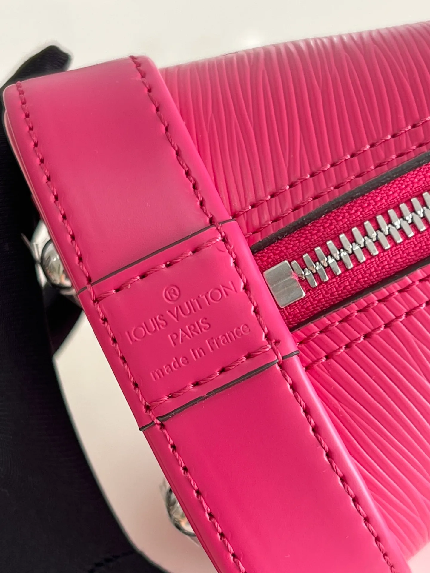 LOUIS VUITTON ALMA BB HANDBAG EPI GRAINED COWHIDE LEATHER DRAGON FRUIT PINK M59346_8 LOUIS VUITTON ALMA BB HANDBAG EPI GRAINED COWHIDE LEATHER DRAGON FRUIT PINK M59346 8