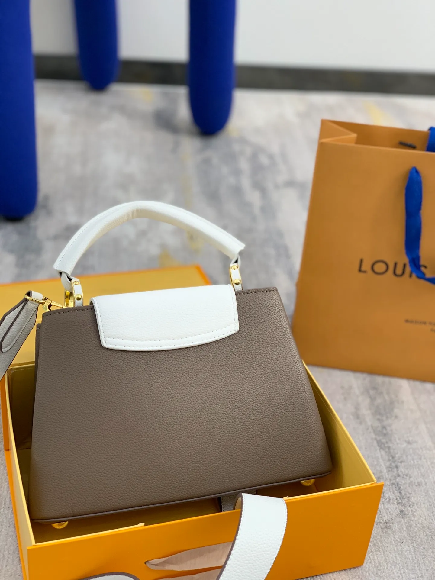 LOUIS VUITTON ARTYCAPUCINES MM HENRY TAYLOR TAURILLON LEATHER SNOW M55843_03 LOUIS VUITTON ARTYCAPUCINES MM HENRY TAYLOR TAURILLON LEATHER SNOW M55843 03