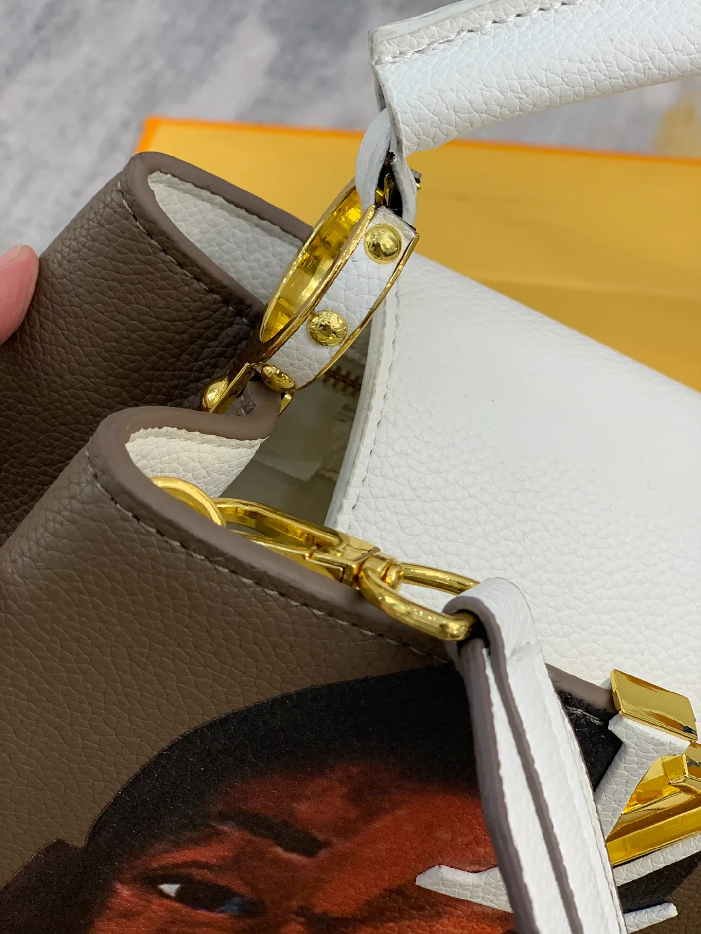 LOUIS VUITTON ARTYCAPUCINES MM HENRY TAYLOR TAURILLON LEATHER SNOW M55843_07 LOUIS VUITTON ARTYCAPUCINES MM HENRY TAYLOR TAURILLON LEATHER SNOW M55843 07