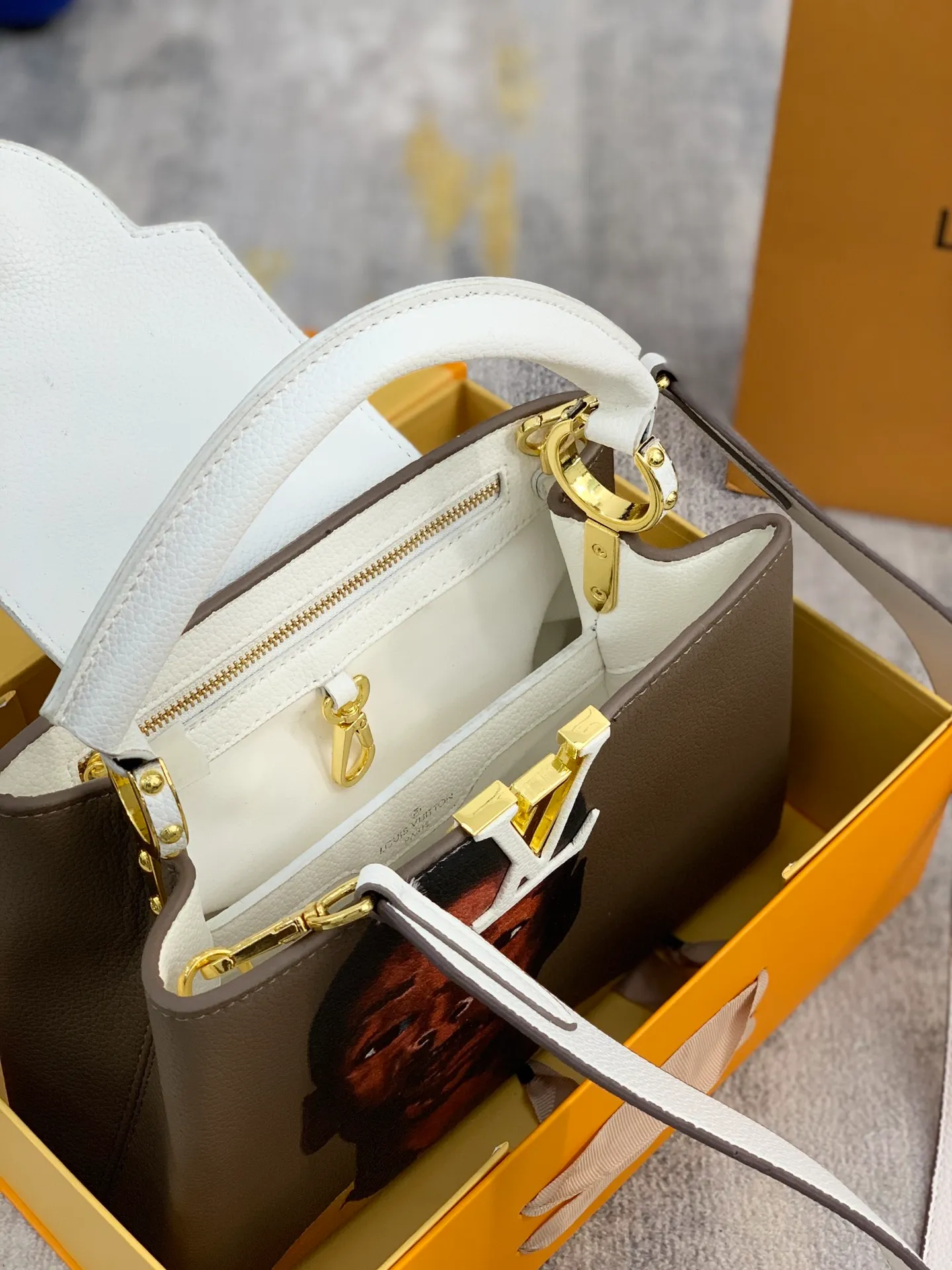 LOUIS VUITTON ARTYCAPUCINES MM HENRY TAYLOR TAURILLON LEATHER SNOW M55843_08 LOUIS VUITTON ARTYCAPUCINES MM HENRY TAYLOR TAURILLON LEATHER SNOW M55843 08