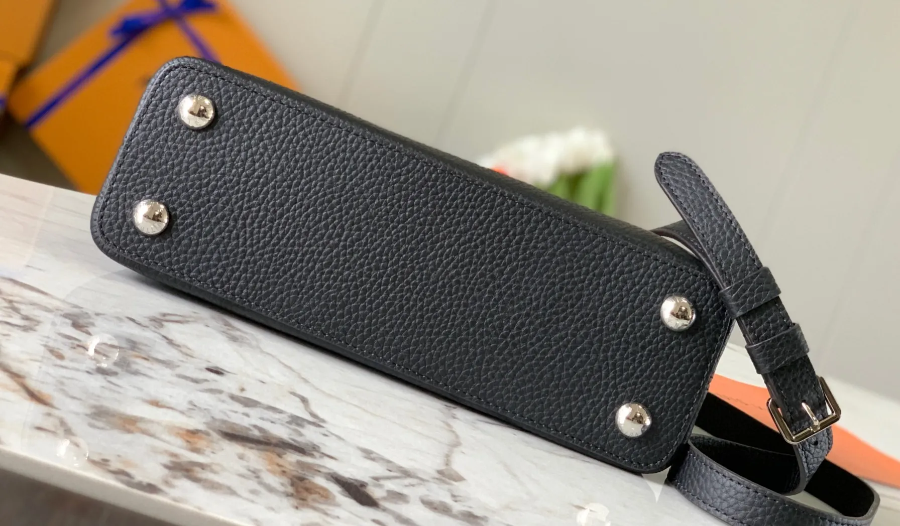 LOUIS VUITTON CAPUCINES BB HANDBAG PYTHON HANDLE TAURILLON LEATHER BLACK N92040_04 LOUIS VUITTON CAPUCINES BB HANDBAG PYTHON HANDLE TAURILLON LEATHER BLACK N92040 04