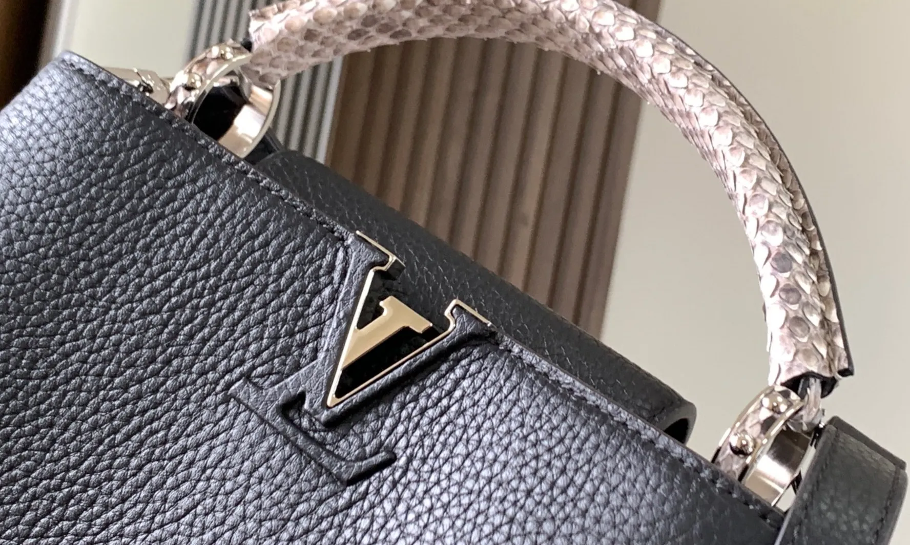 LOUIS VUITTON CAPUCINES BB HANDBAG PYTHON HANDLE TAURILLON LEATHER BLACK N92040_06 LOUIS VUITTON CAPUCINES BB HANDBAG PYTHON HANDLE TAURILLON LEATHER BLACK N92040 06