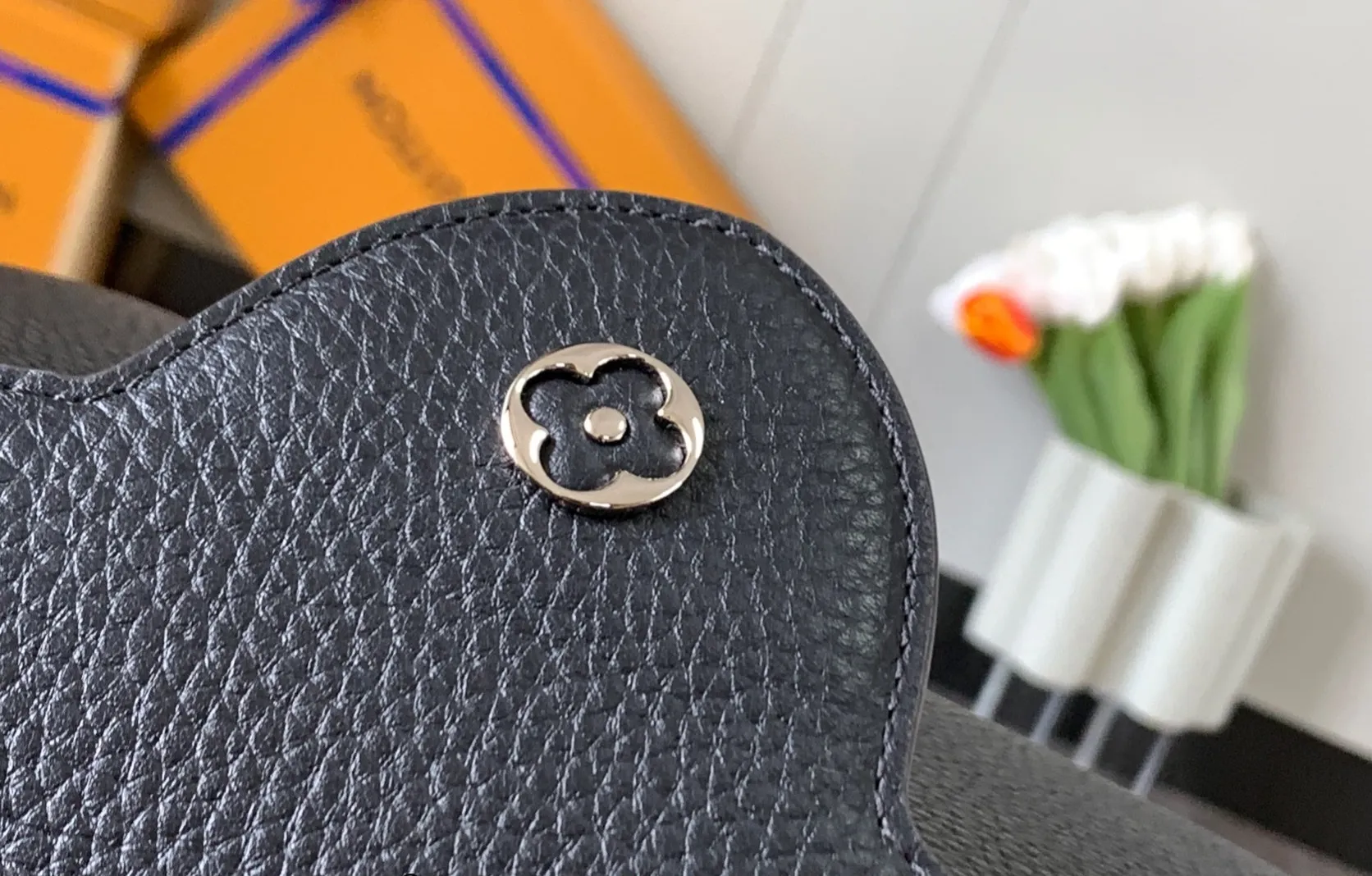 LOUIS VUITTON CAPUCINES BB HANDBAG PYTHON HANDLE TAURILLON LEATHER BLACK N92040_08 LOUIS VUITTON CAPUCINES BB HANDBAG PYTHON HANDLE TAURILLON LEATHER BLACK N92040 08