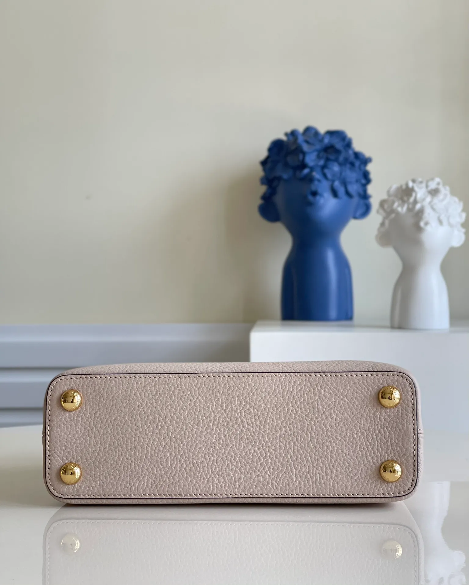 LOUIS VUITTON CAPUCINES BB HANDBAG TAURILLON LEATHER VANILLE LIGHT BEIGE M57904_4 LOUIS VUITTON CAPUCINES BB HANDBAG TAURILLON LEATHER VANILLE LIGHT BEIGE M57904 4