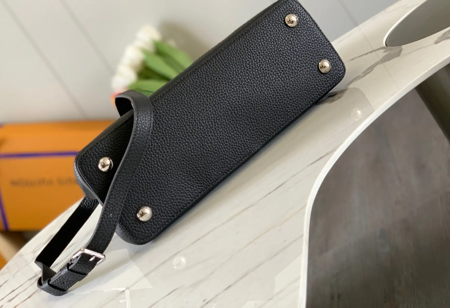 LOUIS VUITTON CAPUCINES MM BAG PYTHON HANDLE TAURILLON LEATHER BLACK N92800_5 LOUIS VUITTON CAPUCINES MM BAG PYTHON HANDLE TAURILLON LEATHER BLACK N92800 5