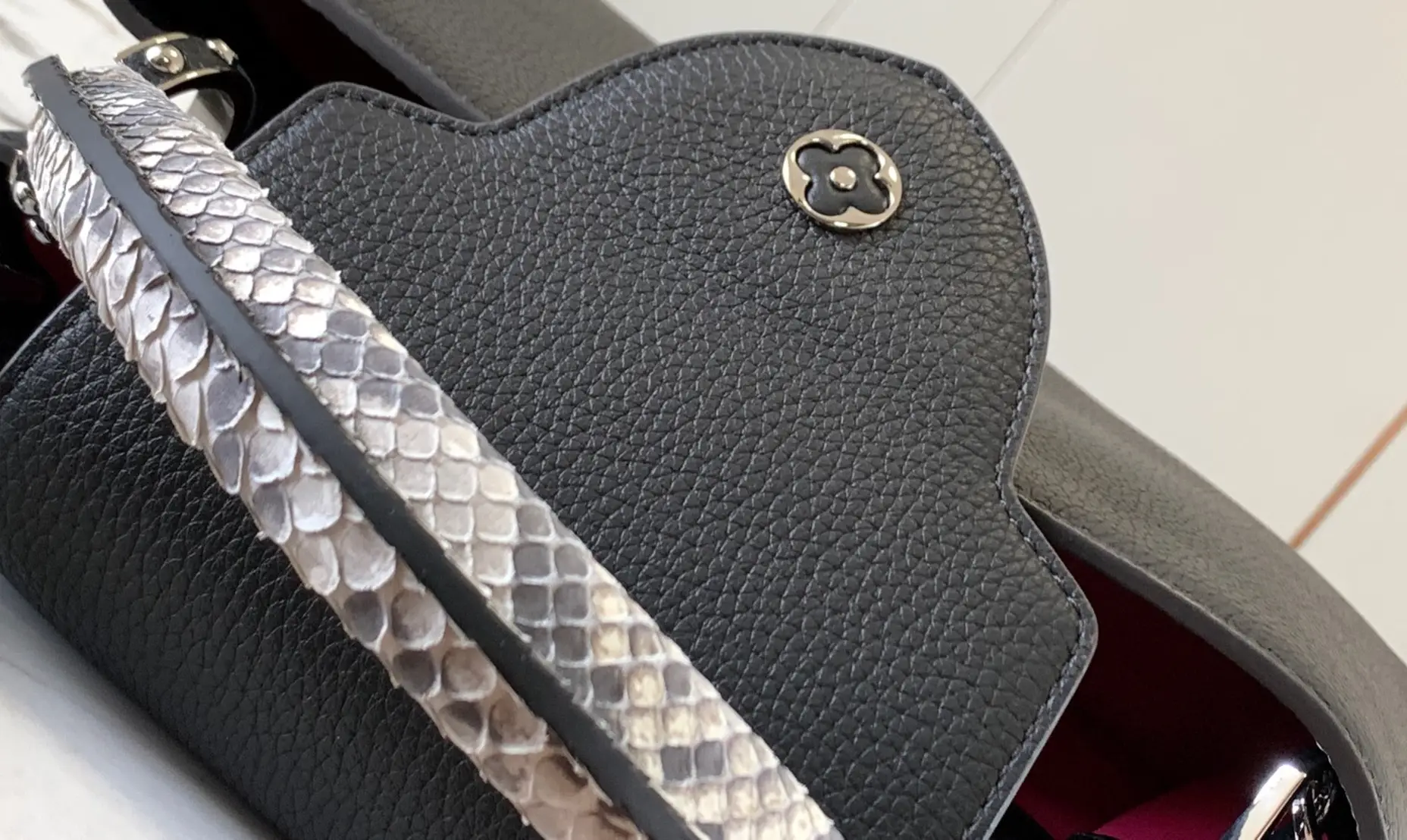 LOUIS VUITTON CAPUCINES MM BAG PYTHON HANDLE TAURILLON LEATHER BLACK N92800_7 LOUIS VUITTON CAPUCINES MM BAG PYTHON HANDLE TAURILLON LEATHER BLACK N92800 7