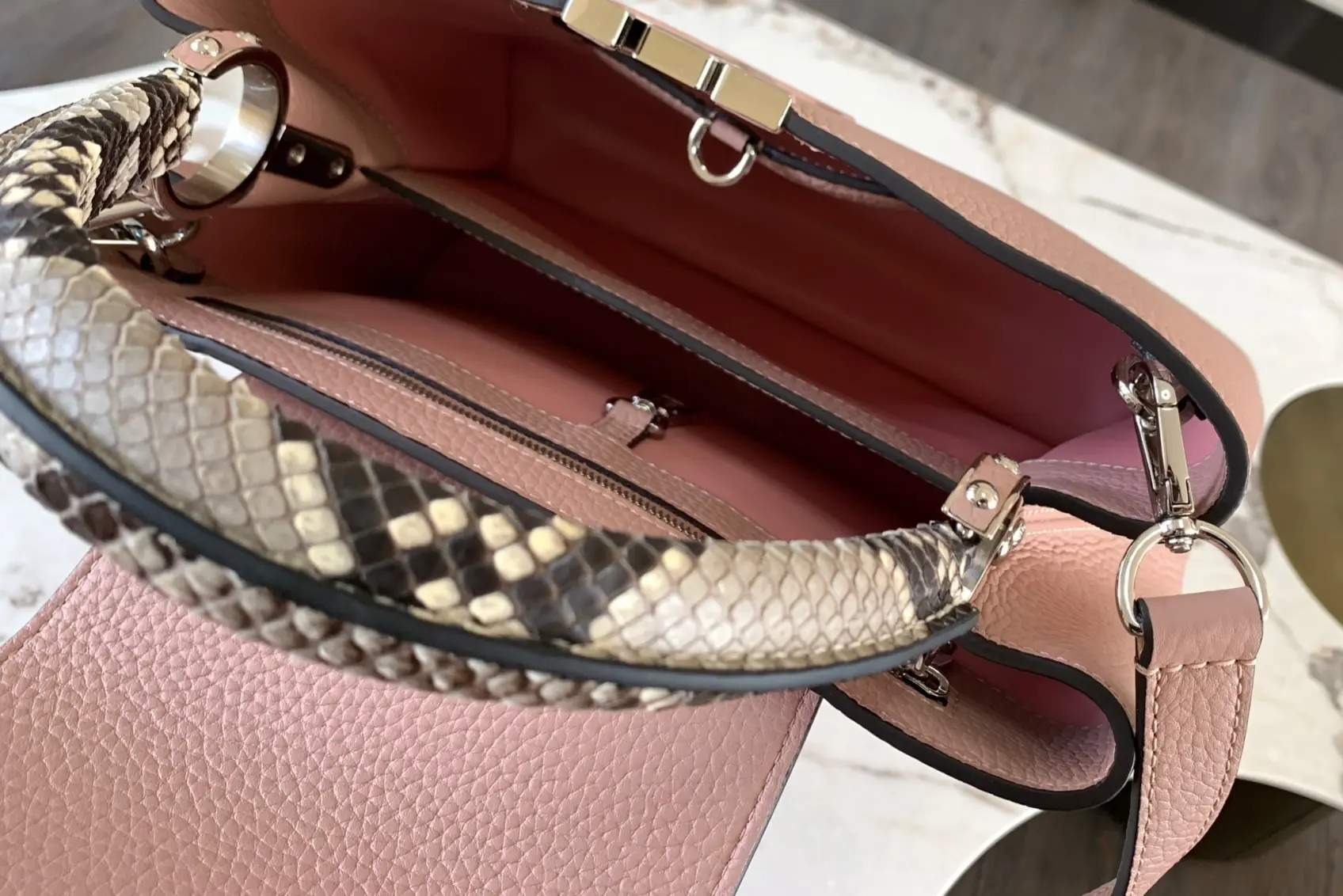LOUIS VUITTON CAPUCINES MM BAG PYTHON HANDLE TAURILLON LEATHER PINK N92801_5 LOUIS VUITTON CAPUCINES MM BAG PYTHON HANDLE TAURILLON LEATHER PINK N92801 5