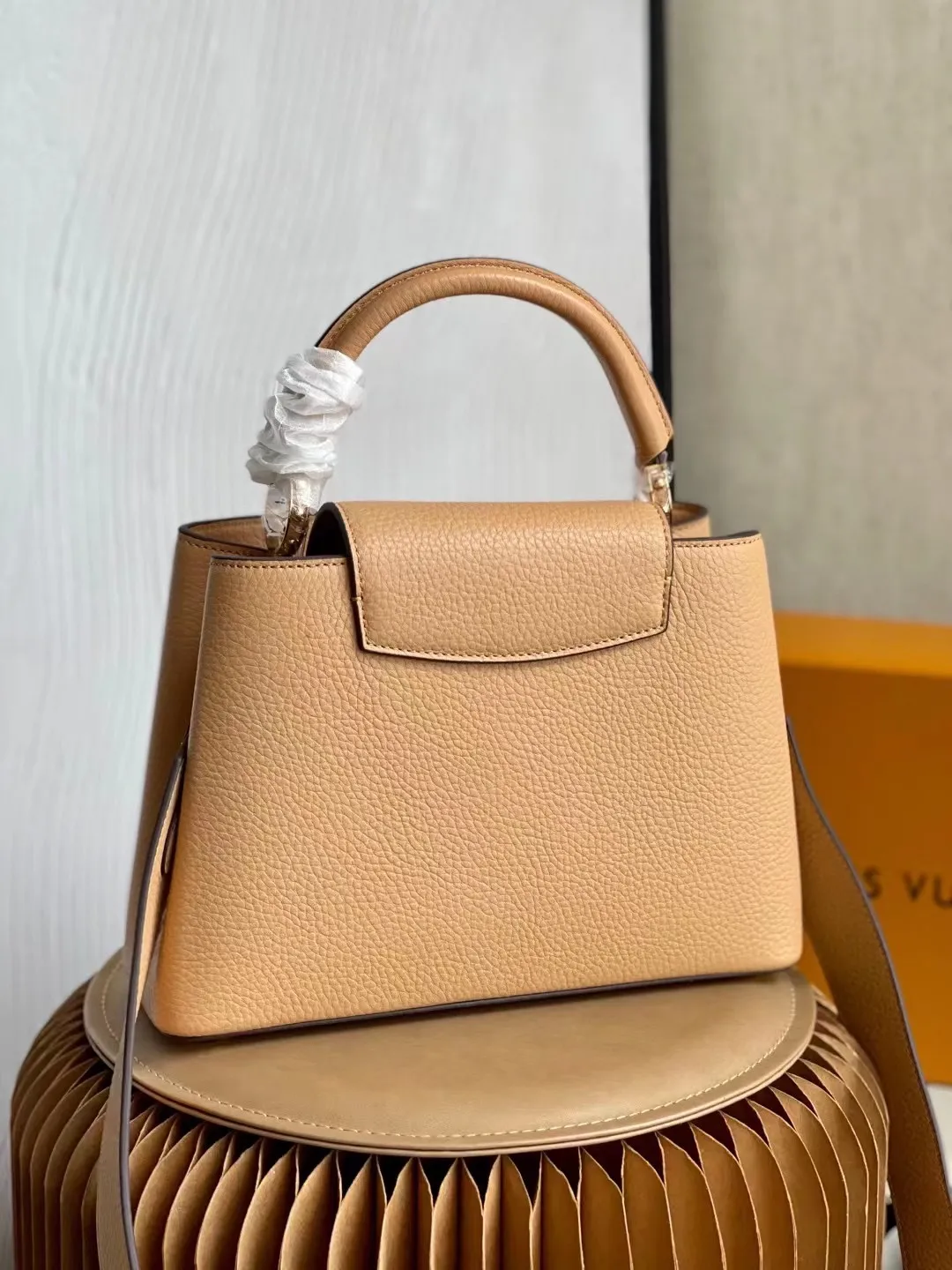 LOUIS VUITTON CAPUCINES MM HANDBAG TAURILLON LEATHER ARIZONA M59227_3 LOUIS VUITTON CAPUCINES MM HANDBAG TAURILLON LEATHER ARIZONA M59227 3