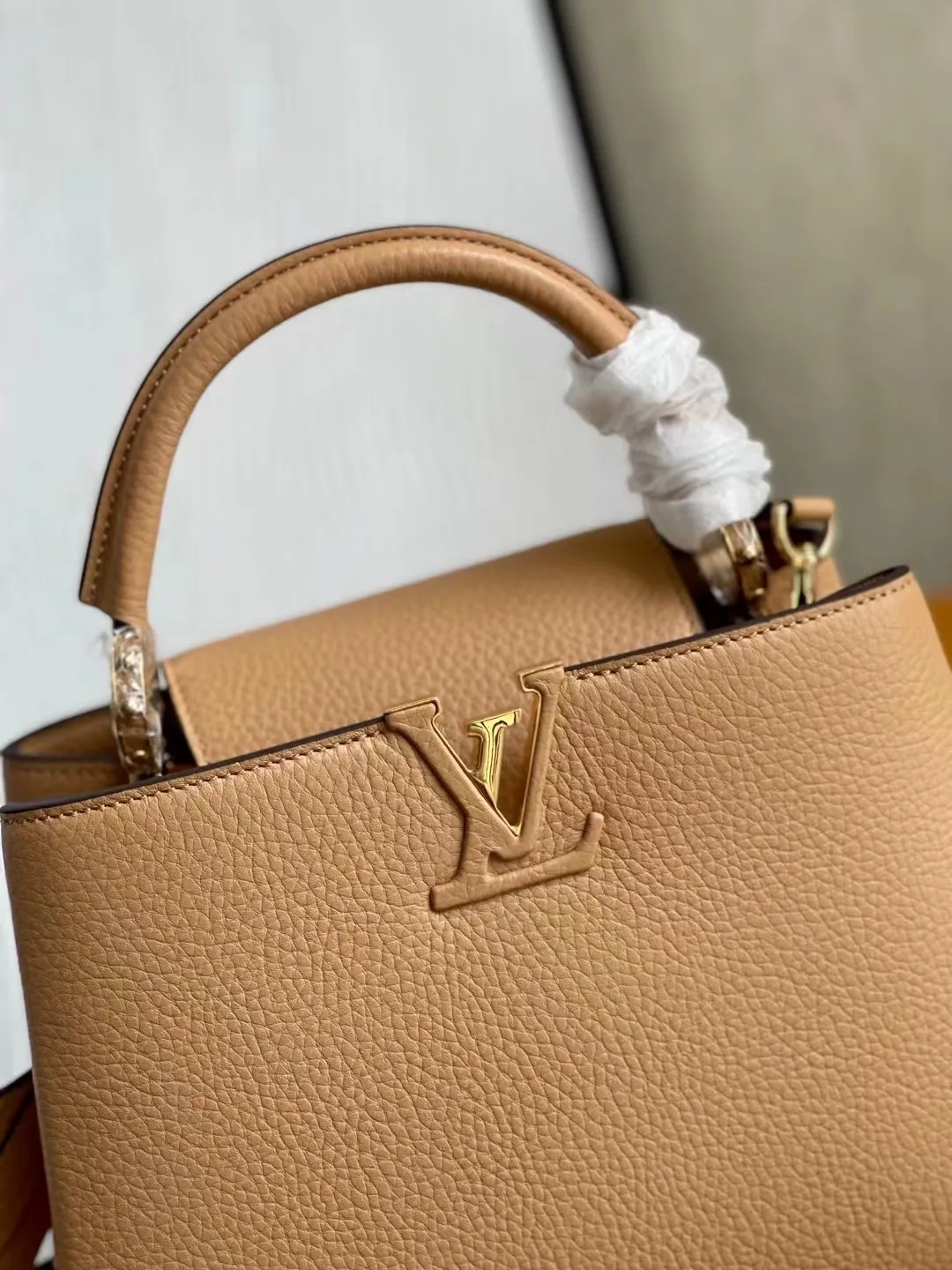 LOUIS VUITTON CAPUCINES MM HANDBAG TAURILLON LEATHER ARIZONA M59227_5 LOUIS VUITTON CAPUCINES MM HANDBAG TAURILLON LEATHER ARIZONA M59227 5