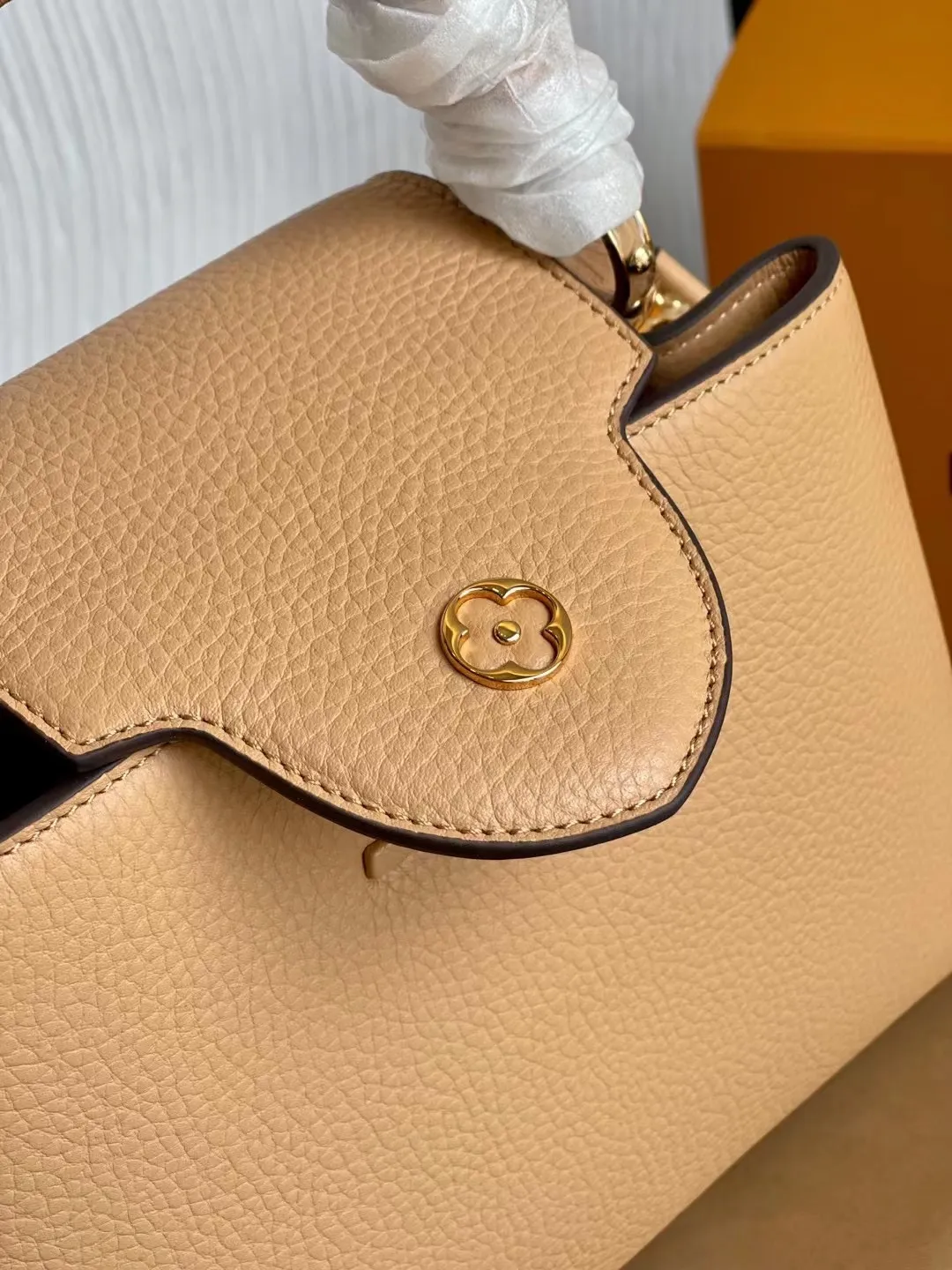 LOUIS VUITTON CAPUCINES MM HANDBAG TAURILLON LEATHER ARIZONA M59227_6 LOUIS VUITTON CAPUCINES MM HANDBAG TAURILLON LEATHER ARIZONA M59227 6