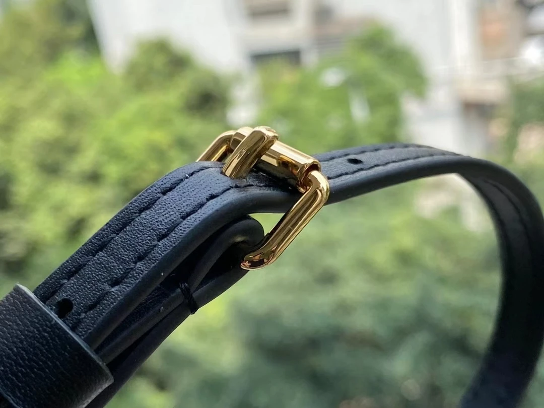 LOUIS VUITTON DOUBLE ZIP POCHETTE BAG MONOGRAM GIANT REVERSE CANVAS M69203_6 LOUIS VUITTON DOUBLE ZIP POCHETTE BAG MONOGRAM GIANT REVERSE CANVAS M69203 6