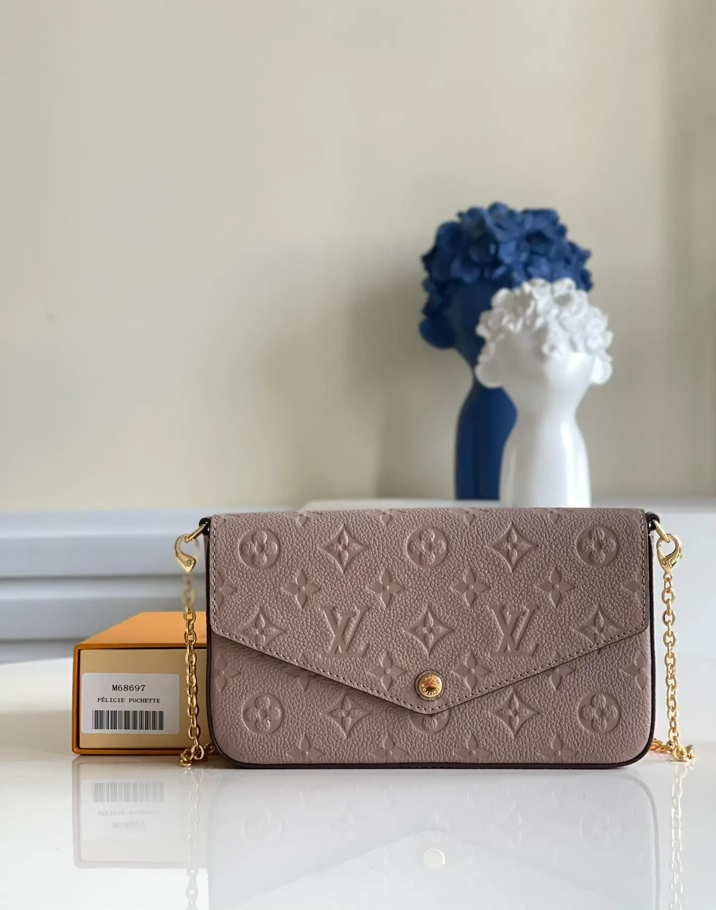 LOUIS VUITTON FÉLICIE POCHETTE BAG SUPPLE GRAINED COWHIDE LEATHER BEIGE M68697_1 LOUIS VUITTON FELICIE POCHETTE BAG SUPPLE GRAINED COWHIDE LEATHER BEIGE M68697 1