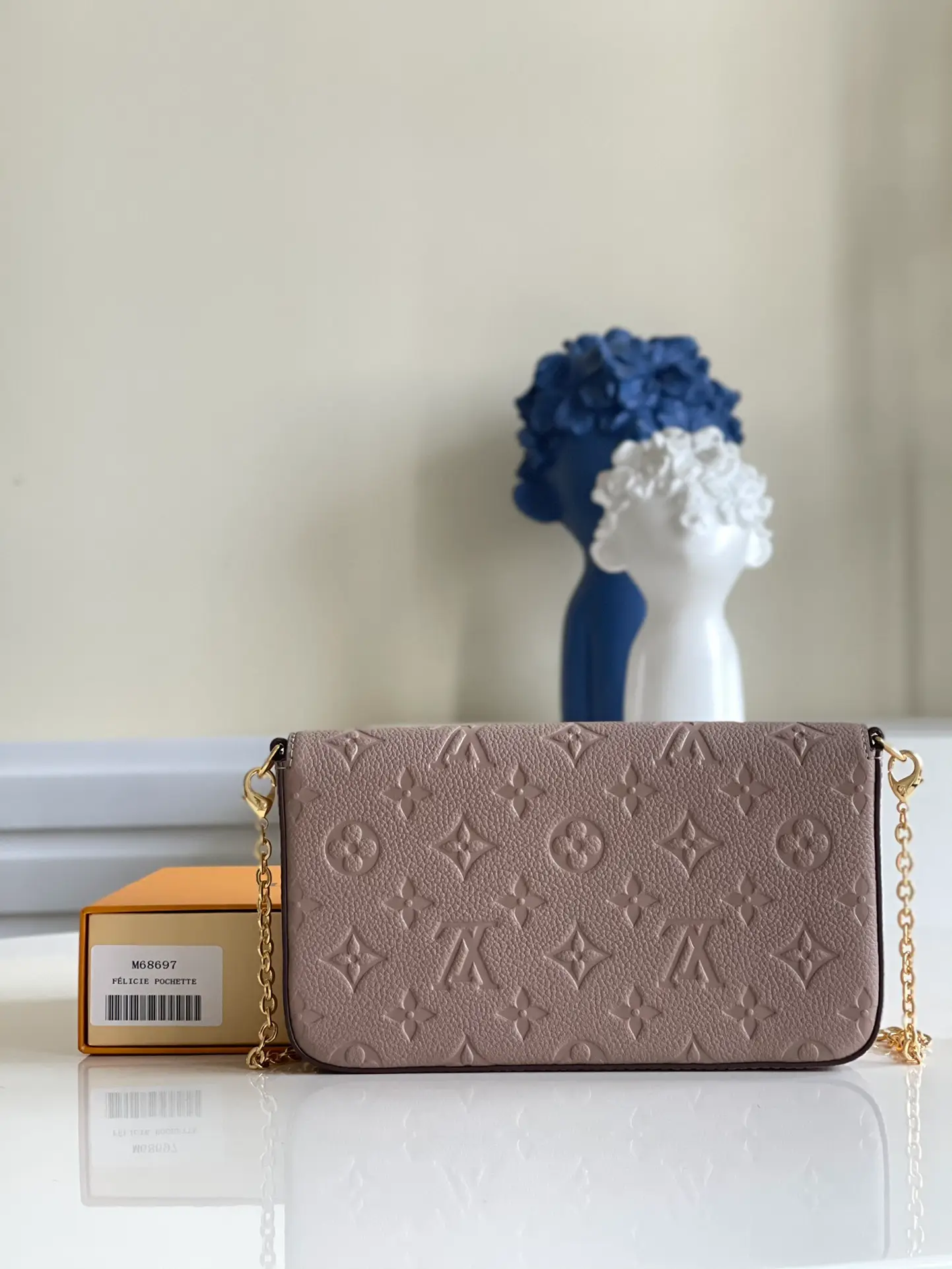 LOUIS VUITTON FÉLICIE POCHETTE BAG SUPPLE GRAINED COWHIDE LEATHER BEIGE M68697_2 LOUIS VUITTON FELICIE POCHETTE BAG SUPPLE GRAINED COWHIDE LEATHER BEIGE M68697 2