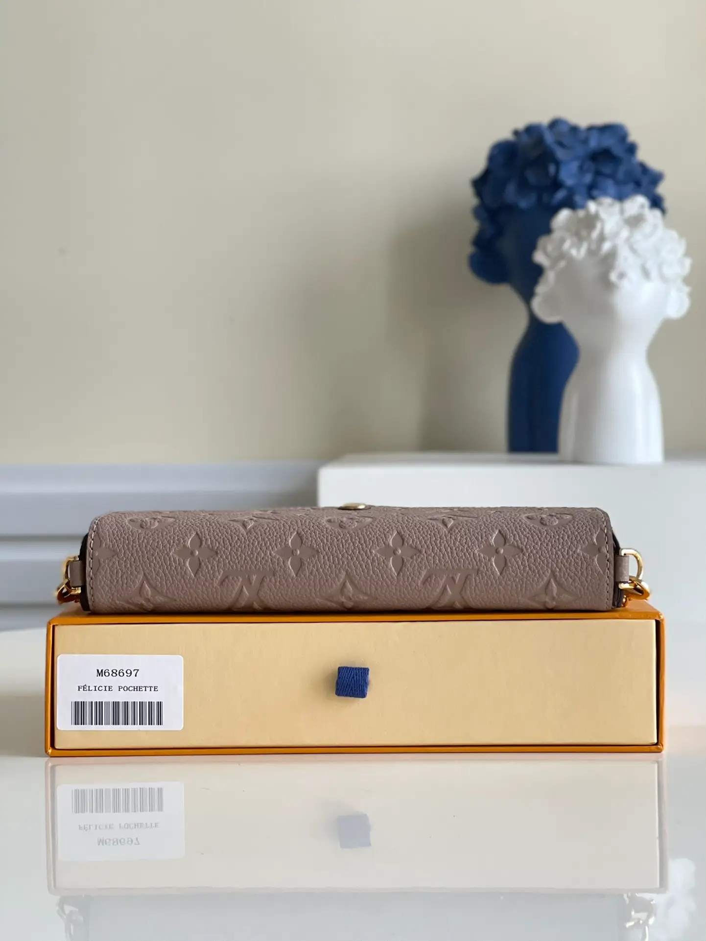 LOUIS VUITTON FÉLICIE POCHETTE BAG SUPPLE GRAINED COWHIDE LEATHER BEIGE M68697_3 LOUIS VUITTON FELICIE POCHETTE BAG SUPPLE GRAINED COWHIDE LEATHER BEIGE M68697 3