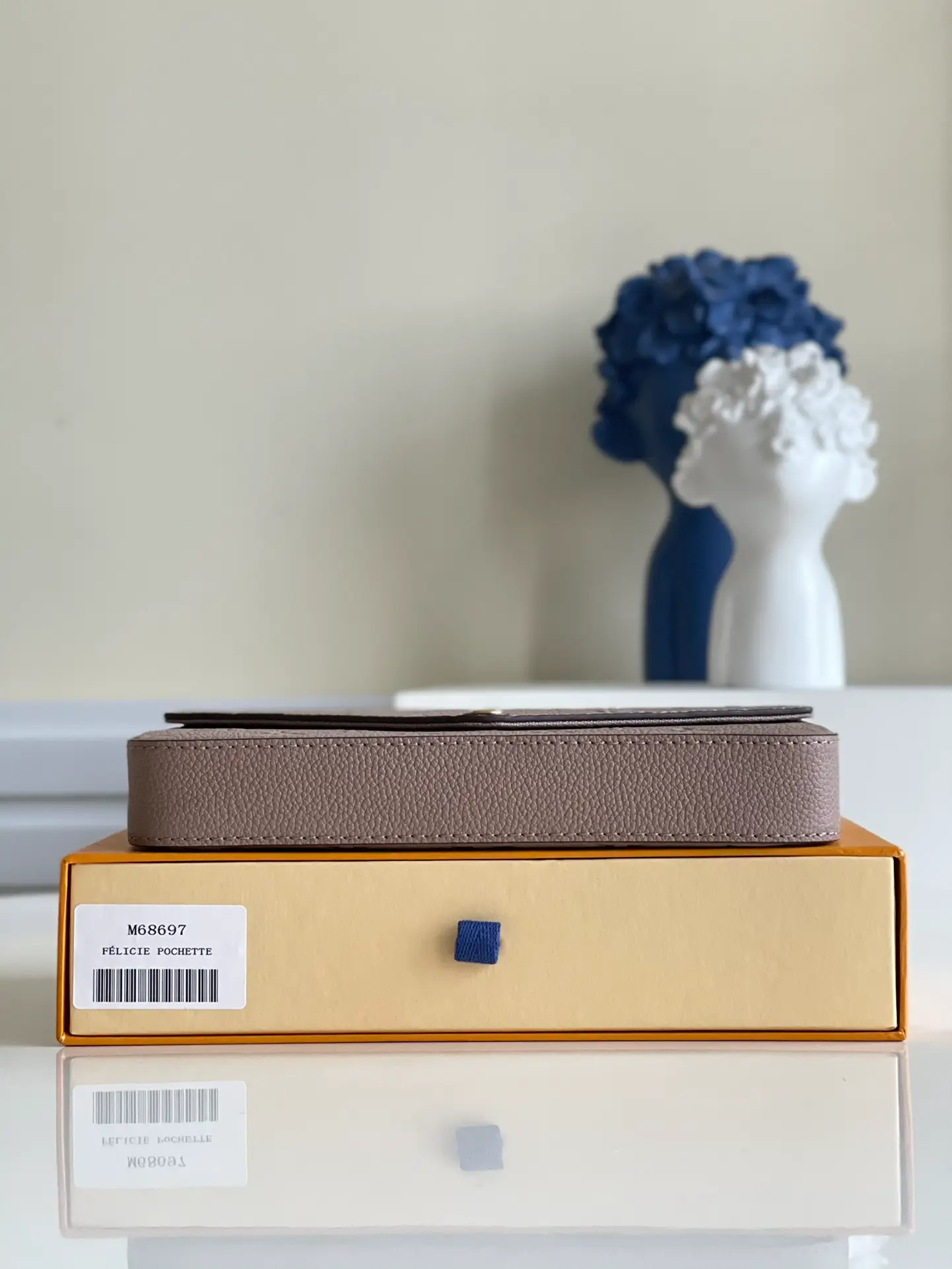 LOUIS VUITTON FÉLICIE POCHETTE BAG SUPPLE GRAINED COWHIDE LEATHER BEIGE M68697_4 LOUIS VUITTON FELICIE POCHETTE BAG SUPPLE GRAINED COWHIDE LEATHER BEIGE M68697 4