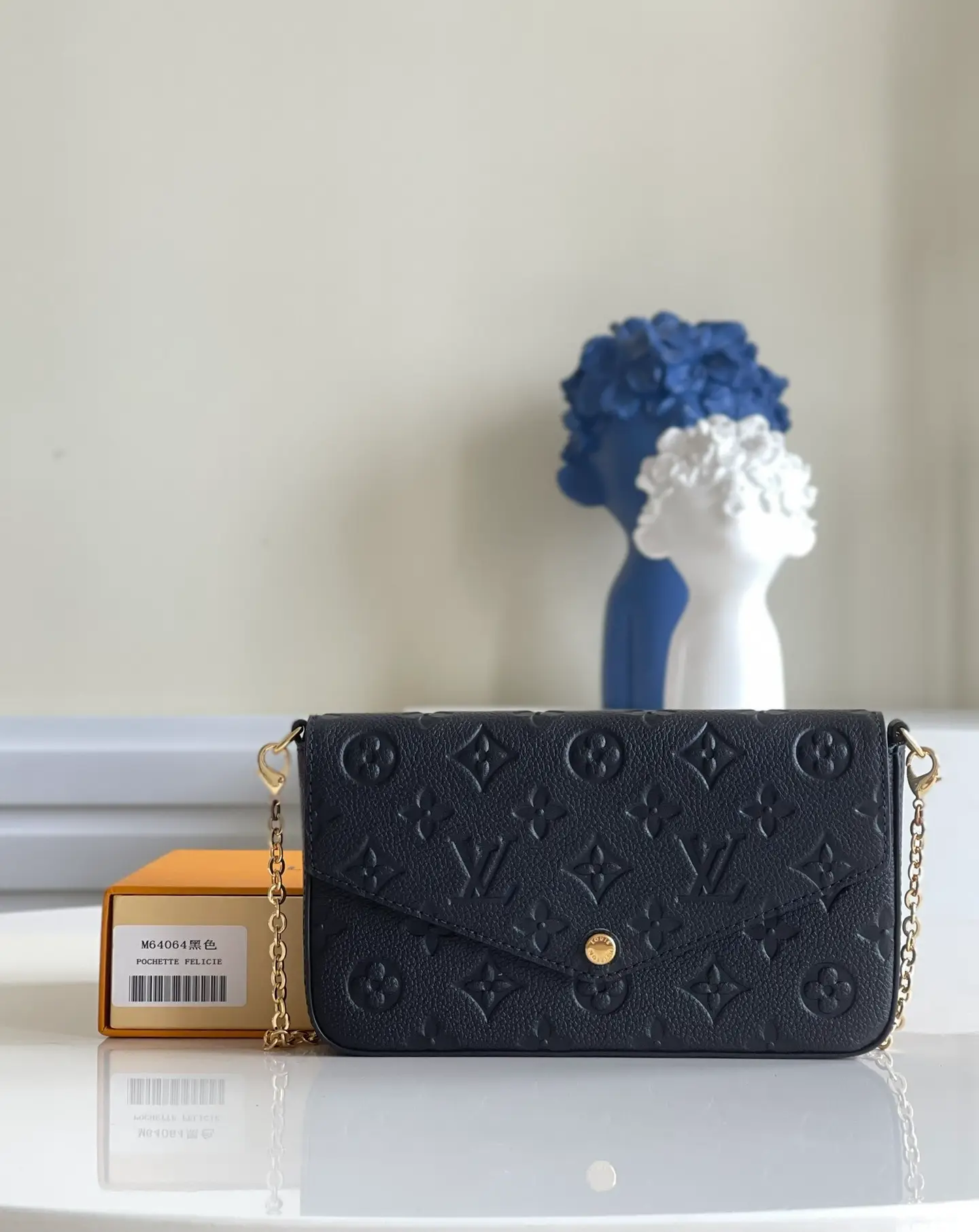 LOUIS VUITTON FÉLICIE POCHETTE BAG SUPPLE GRAINED COWHIDE LEATHER BLACK M64064_1 LOUIS VUITTON FELICIE POCHETTE BAG SUPPLE GRAINED COWHIDE LEATHER BLACK M64064 1