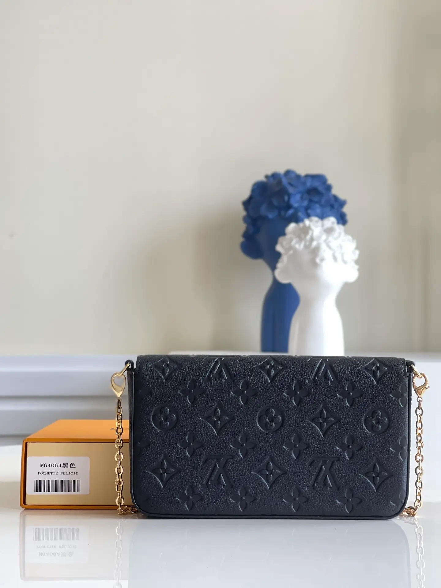 LOUIS VUITTON FÉLICIE POCHETTE BAG SUPPLE GRAINED COWHIDE LEATHER BLACK M64064_2 LOUIS VUITTON FELICIE POCHETTE BAG SUPPLE GRAINED COWHIDE LEATHER BLACK M64064 2