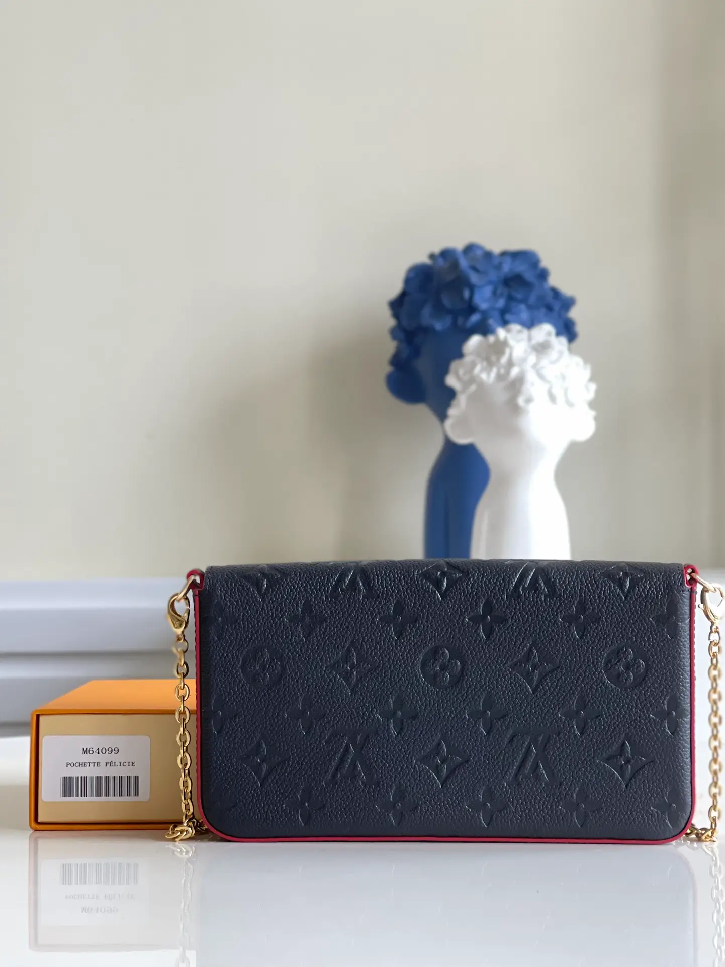 LOUIS VUITTON FÉLICIE POCHETTE BAG SUPPLE GRAINED COWHIDE LEATHER BLUE M64099_2 LOUIS VUITTON FELICIE POCHETTE BAG SUPPLE GRAINED COWHIDE LEATHER BLUE M64099 2