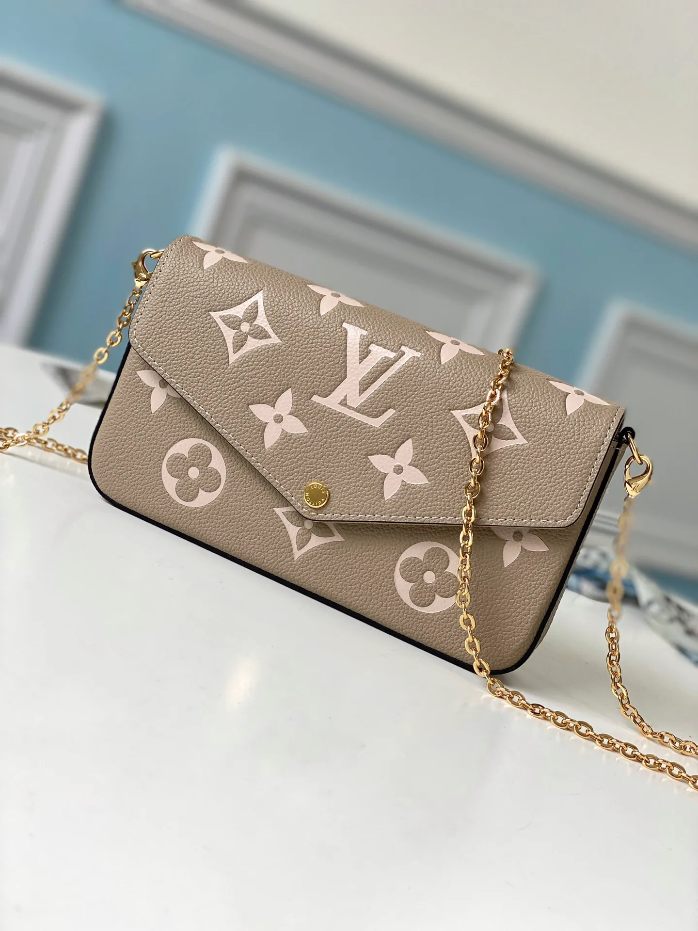 LOUIS VUITTON FÉLICIE POCHETTE BAG SUPPLE GRAINED COWHIDE LEATHER CREAM M69977_1 LOUIS VUITTON FELICIE POCHETTE BAG SUPPLE GRAINED COWHIDE LEATHER CREAM M69977 1