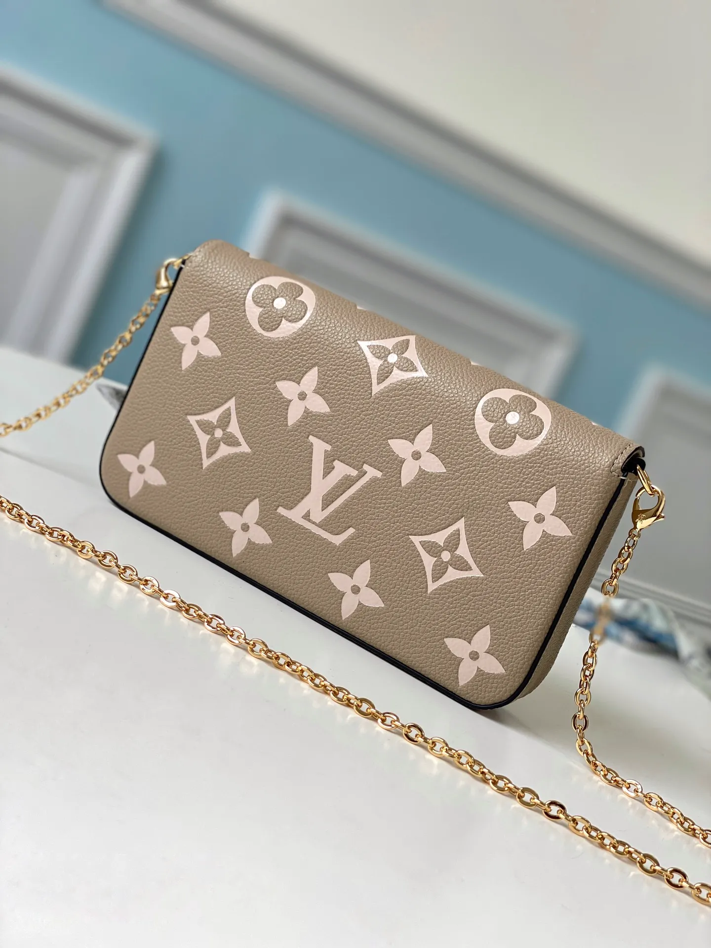 LOUIS VUITTON FÉLICIE POCHETTE BAG SUPPLE GRAINED COWHIDE LEATHER CREAM M69977_3 LOUIS VUITTON FELICIE POCHETTE BAG SUPPLE GRAINED COWHIDE LEATHER CREAM M69977 3