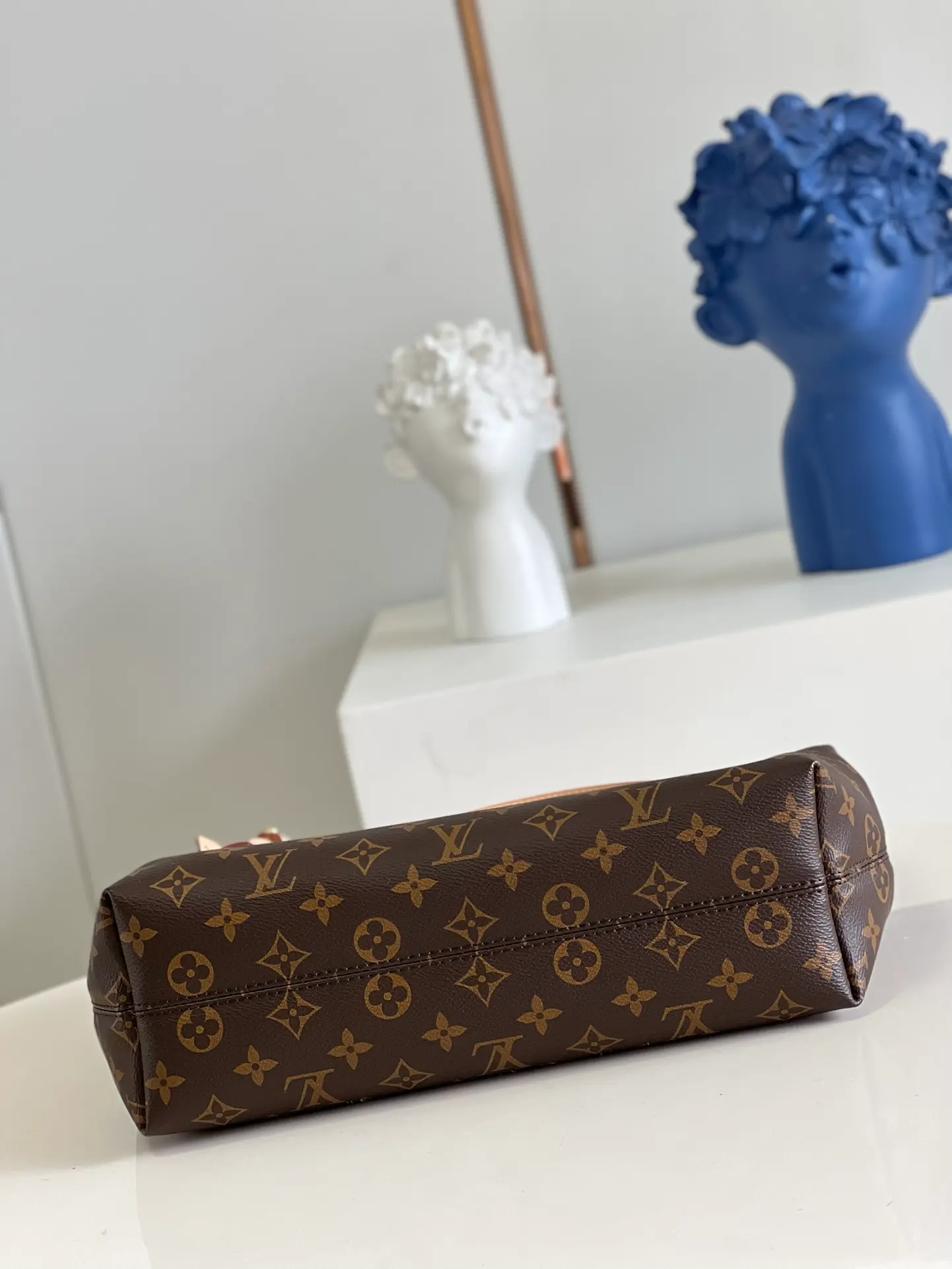 LOUIS VUITTON GRACEFUL PM HOBO BAG MONOGRAM COATED CANVAS PINK M43700_02 LOUIS VUITTON GRACEFUL PM HOBO BAG MONOGRAM COATED CANVAS PINK M43700 02