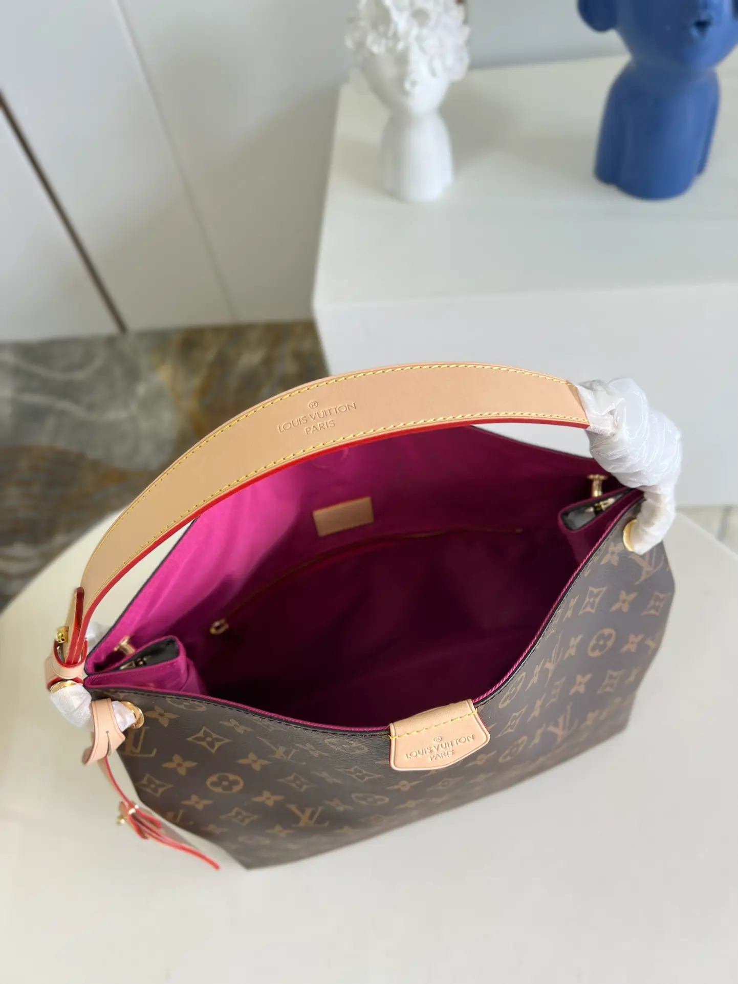 LOUIS VUITTON GRACEFUL PM HOBO BAG MONOGRAM COATED CANVAS PINK M43700_06 LOUIS VUITTON GRACEFUL PM HOBO BAG MONOGRAM COATED CANVAS PINK M43700 06