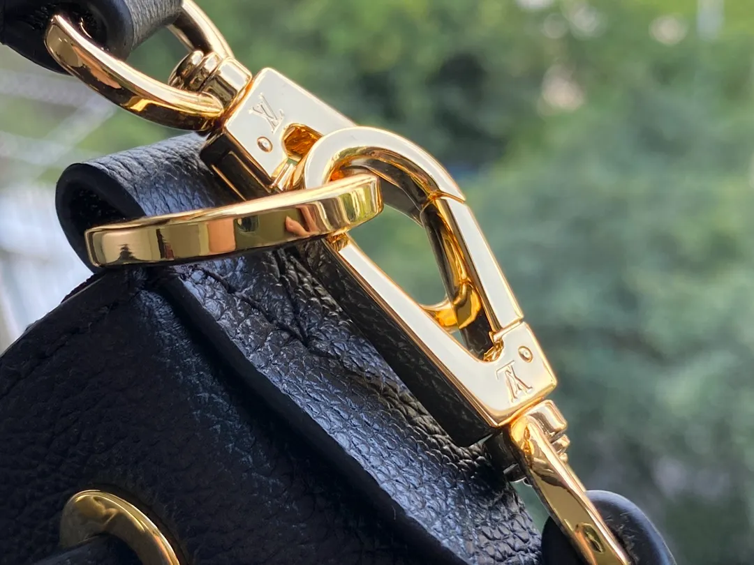 LOUIS VUITTON LOCKME BUCKET GRAINED CALF LEATHER BLACK M57687_7 LOUIS VUITTON LOCKME BUCKET GRAINED CALF LEATHER BLACK M57687 7