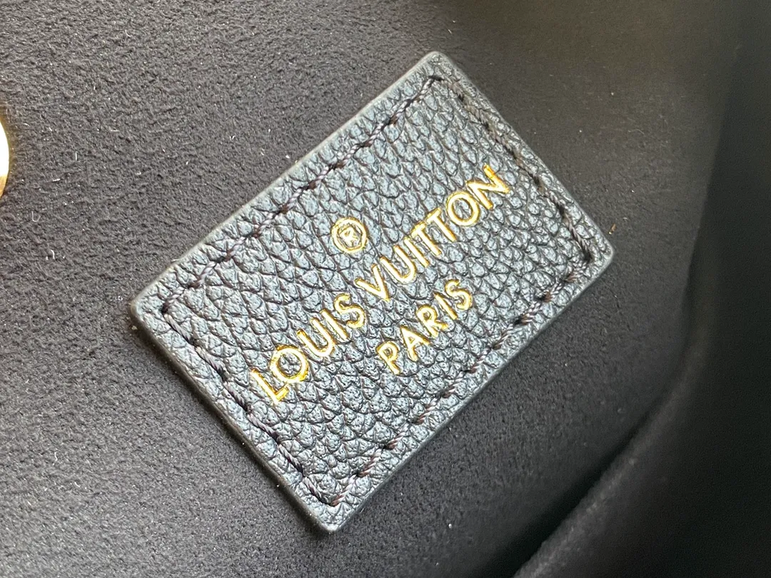 LOUIS VUITTON LOCKME BUCKET GRAINED CALF LEATHER BLACK M57687_9 LOUIS VUITTON LOCKME BUCKET GRAINED CALF LEATHER BLACK M57687 9