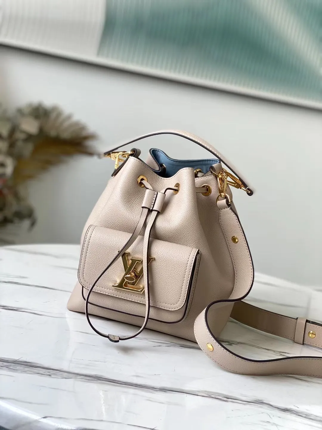 LOUIS VUITTON LOCKME BUCKET GRAINED CALF LEATHER GREIGE M57688_1 LOUIS VUITTON LOCKME BUCKET GRAINED CALF LEATHER GREIGE M57688 1