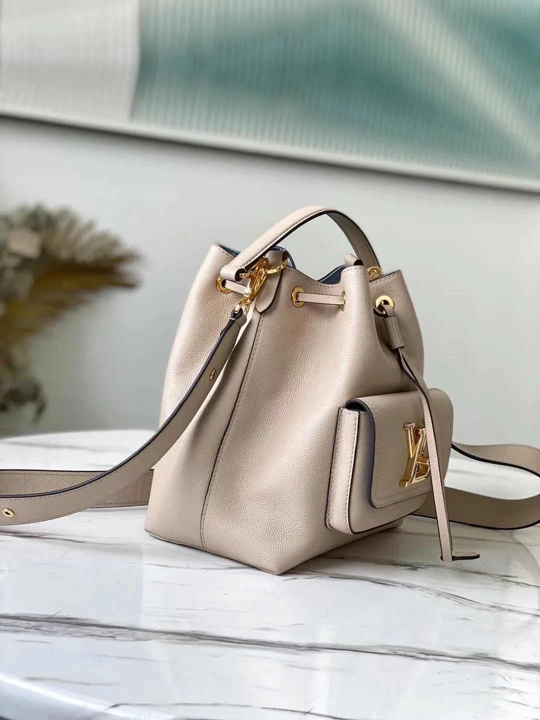 LOUIS VUITTON LOCKME BUCKET GRAINED CALF LEATHER GREIGE M57688_2 LOUIS VUITTON LOCKME BUCKET GRAINED CALF LEATHER GREIGE M57688 2