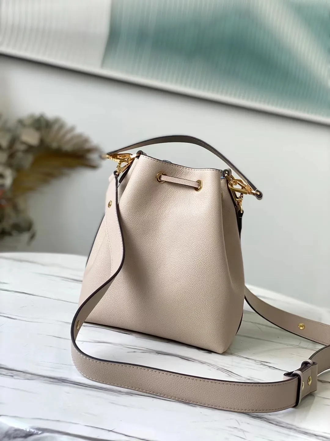 LOUIS VUITTON LOCKME BUCKET GRAINED CALF LEATHER GREIGE M57688_3 LOUIS VUITTON LOCKME BUCKET GRAINED CALF LEATHER GREIGE M57688 3