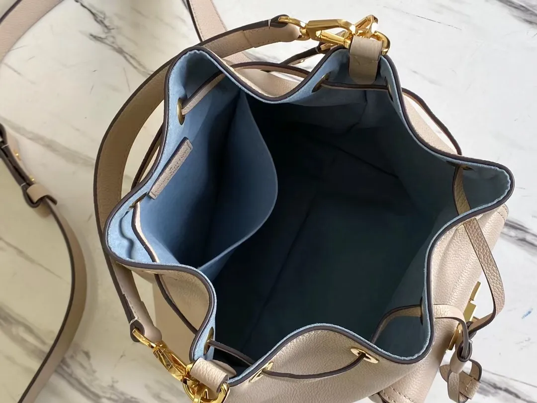 LOUIS VUITTON LOCKME BUCKET GRAINED CALF LEATHER GREIGE M57688_5 LOUIS VUITTON LOCKME BUCKET GRAINED CALF LEATHER GREIGE M57688 5