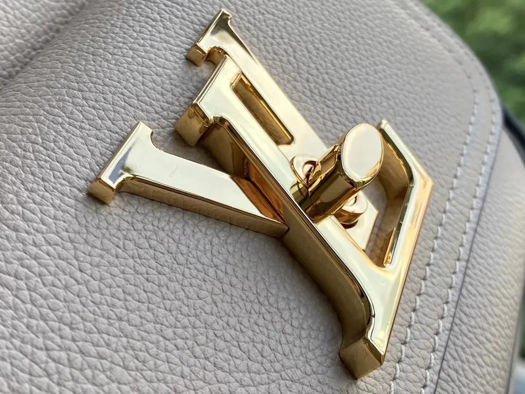 LOUIS VUITTON LOCKME BUCKET GRAINED CALF LEATHER GREIGE M57688_6 LOUIS VUITTON LOCKME BUCKET GRAINED CALF LEATHER GREIGE M57688 6