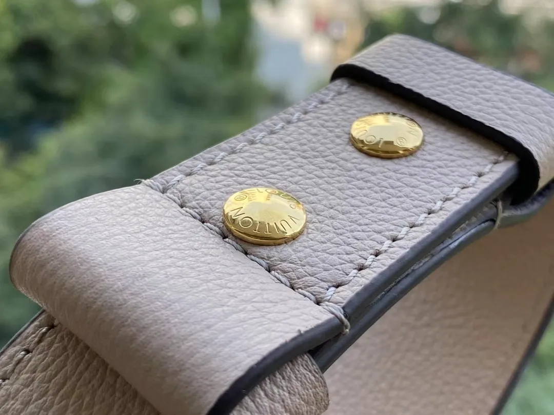 LOUIS VUITTON LOCKME BUCKET GRAINED CALF LEATHER GREIGE M57688_8 LOUIS VUITTON LOCKME BUCKET GRAINED CALF LEATHER GREIGE M57688 8