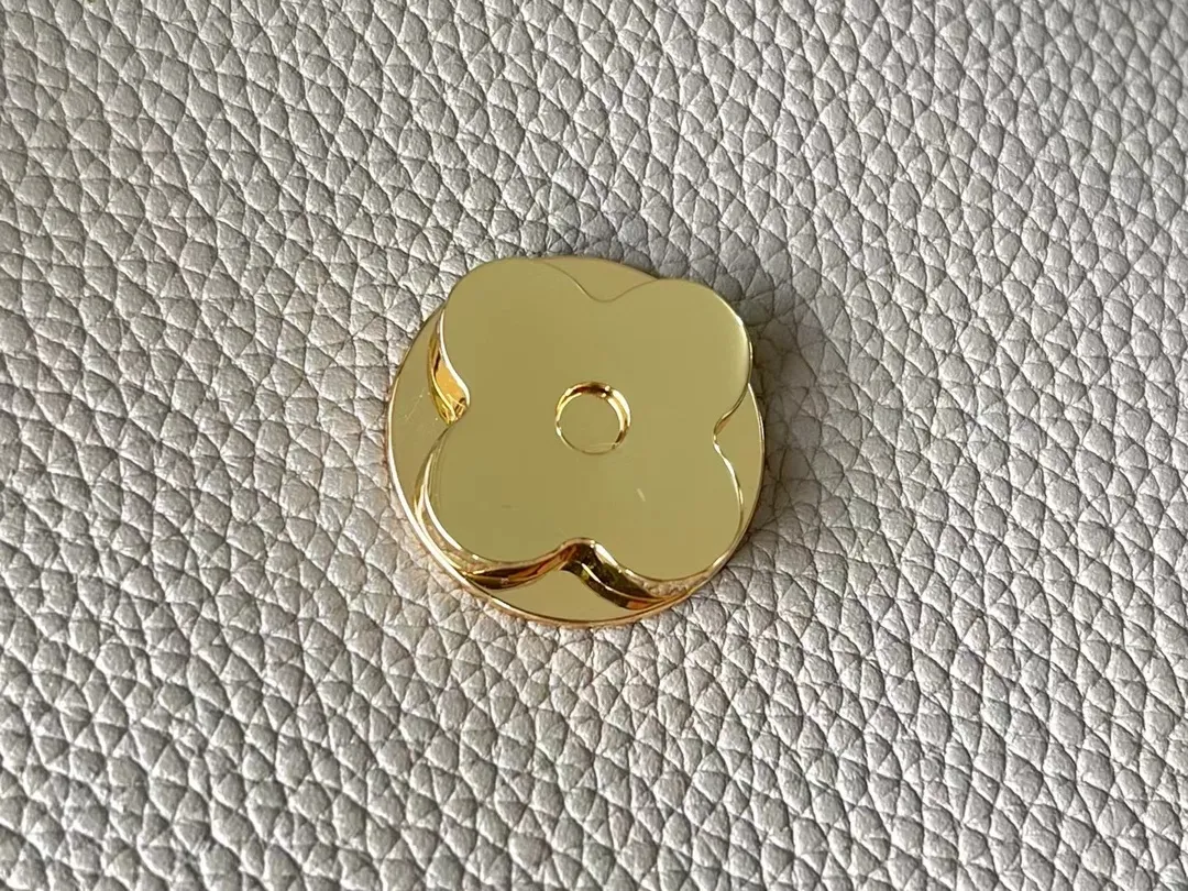 LOUIS VUITTON LV PONT 9 SOFT PM BAG GRAINED CALFSKIN GRIS TAUPE M58728_8 LOUIS VUITTON LV PONT 9 SOFT PM BAG GRAINED CALFSKIN GRIS TAUPE M58728 8