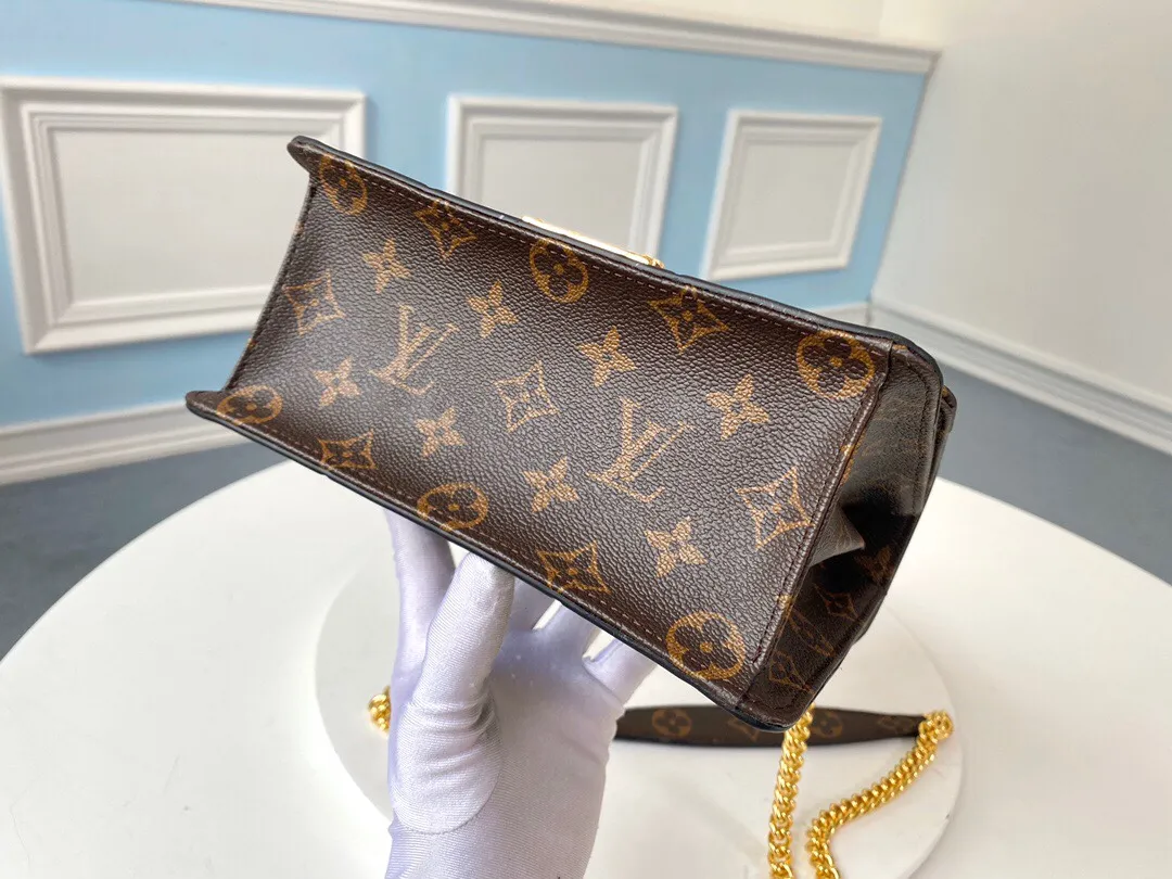 LOUIS VUITTON LV WYNWOOD CHAIN BAG MONOGRAM VERNIS COWHIDE BLACK M90516_4 LOUIS VUITTON LV WYNWOOD CHAIN BAG MONOGRAM VERNIS COWHIDE BLACK M90516 4
