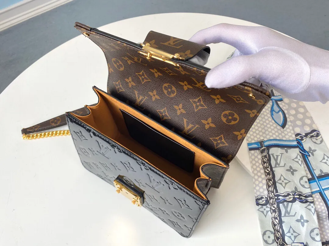LOUIS VUITTON LV WYNWOOD CHAIN BAG MONOGRAM VERNIS COWHIDE BLACK M90516_5 LOUIS VUITTON LV WYNWOOD CHAIN BAG MONOGRAM VERNIS COWHIDE BLACK M90516 5
