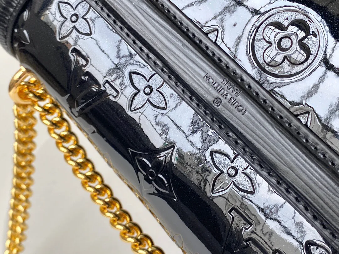 LOUIS VUITTON LV WYNWOOD CHAIN BAG MONOGRAM VERNIS COWHIDE BLACK M90516_8 LOUIS VUITTON LV WYNWOOD CHAIN BAG MONOGRAM VERNIS COWHIDE BLACK M90516 8