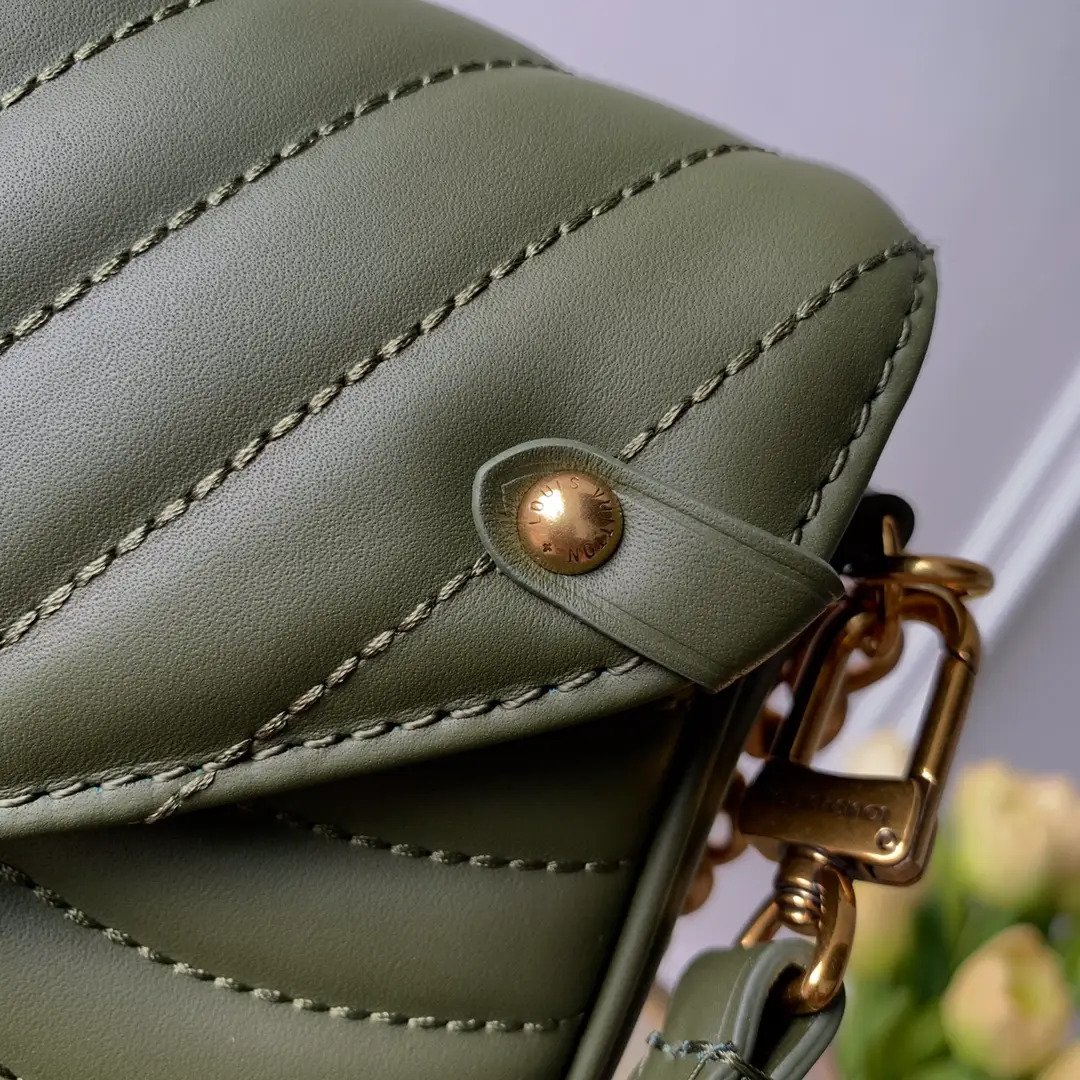 LOUIS VUITTON NEW WAVE MULTI-POCHETTE SMOOTH COWHIDE LEATHER KHAKI GREEN M56471_6 LOUIS VUITTON NEW WAVE MULTI POCHETTE SMOOTH COWHIDE LEATHER KHAKI GREEN M56471 6