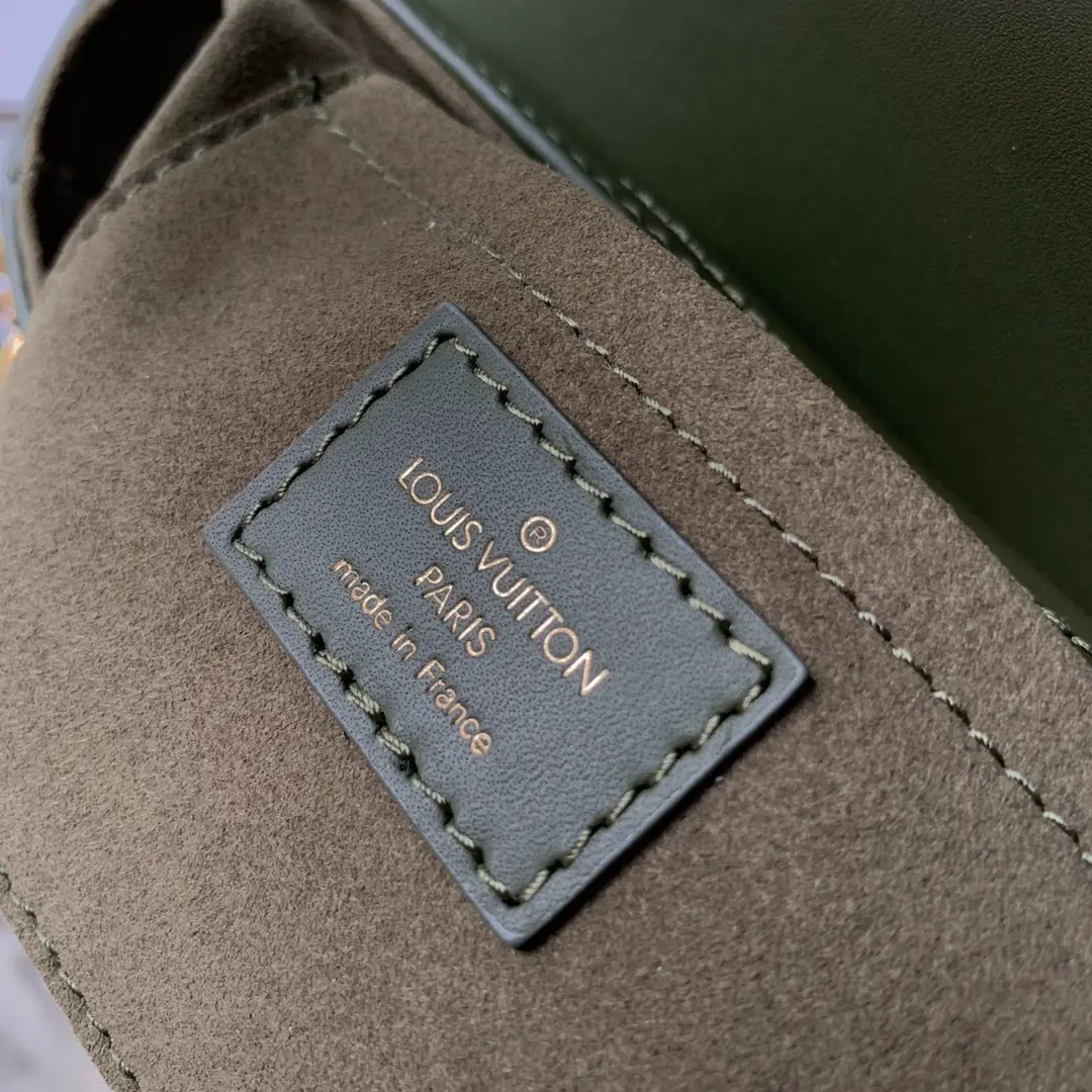 LOUIS VUITTON NEW WAVE MULTI-POCHETTE SMOOTH COWHIDE LEATHER KHAKI GREEN M56471_9 LOUIS VUITTON NEW WAVE MULTI POCHETTE SMOOTH COWHIDE LEATHER KHAKI GREEN M56471 9