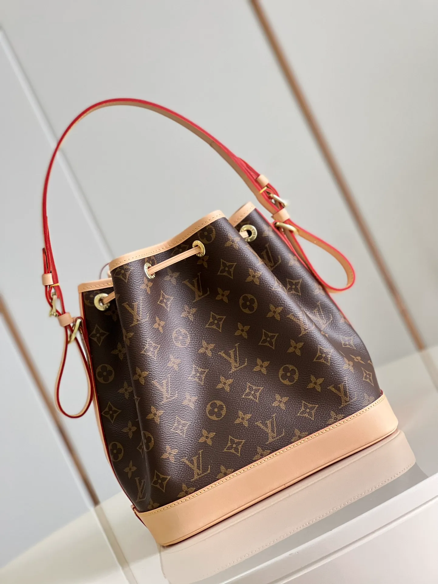 LOUIS VUITTON PETIT NOÉ BUCKET BAG MONOGRAM COATED CANVAS M40818_5 LOUIS VUITTON PETIT NOE BUCKET BAG MONOGRAM COATED CANVAS M40818 5